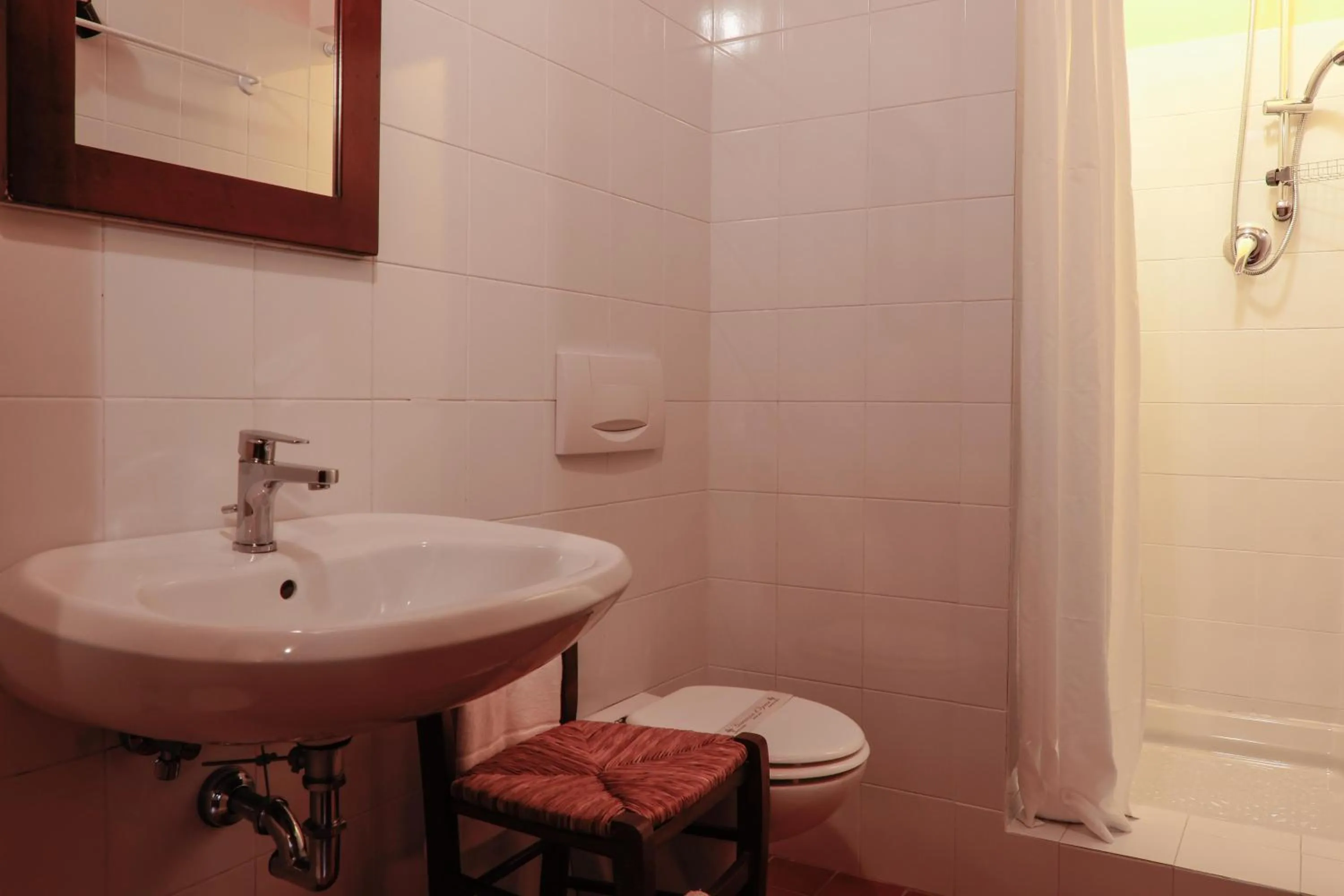 Shower in Fattoria Agriturismo Nerbona