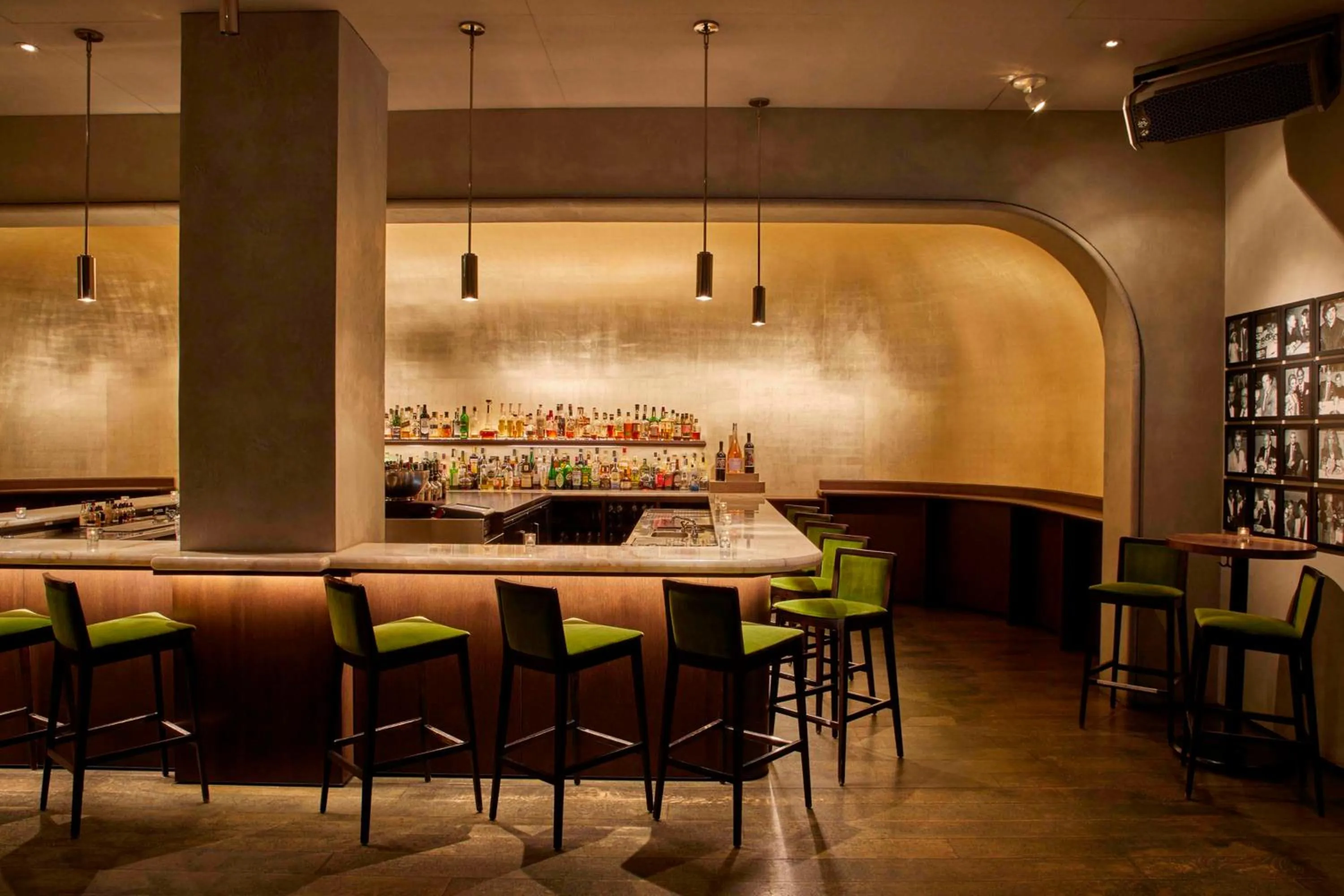 Lounge or bar in Ambassador Chicago, part of JdV by Hyatt