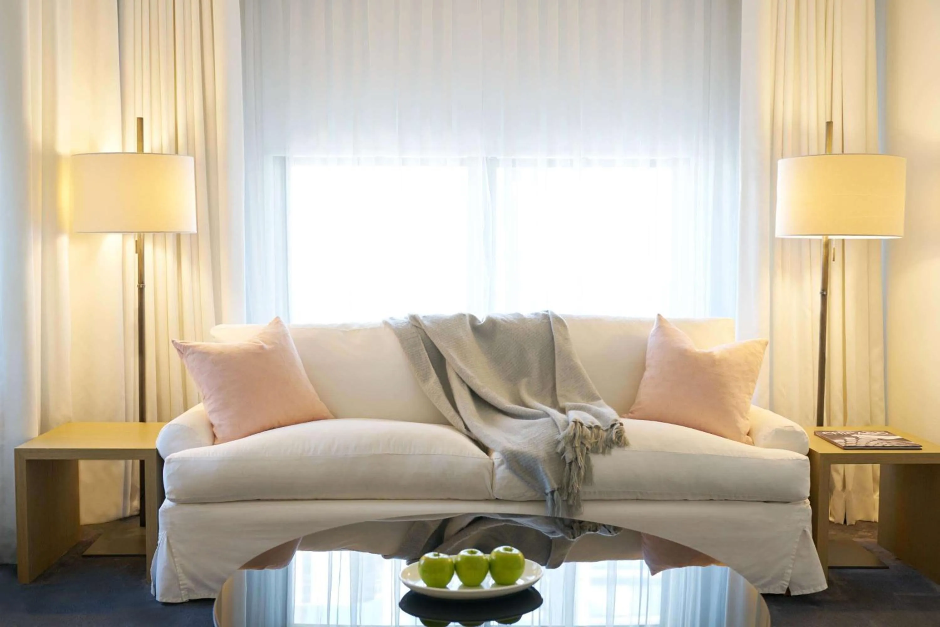 Photo of the whole room in Ambassador Chicago, part of JdV by Hyatt