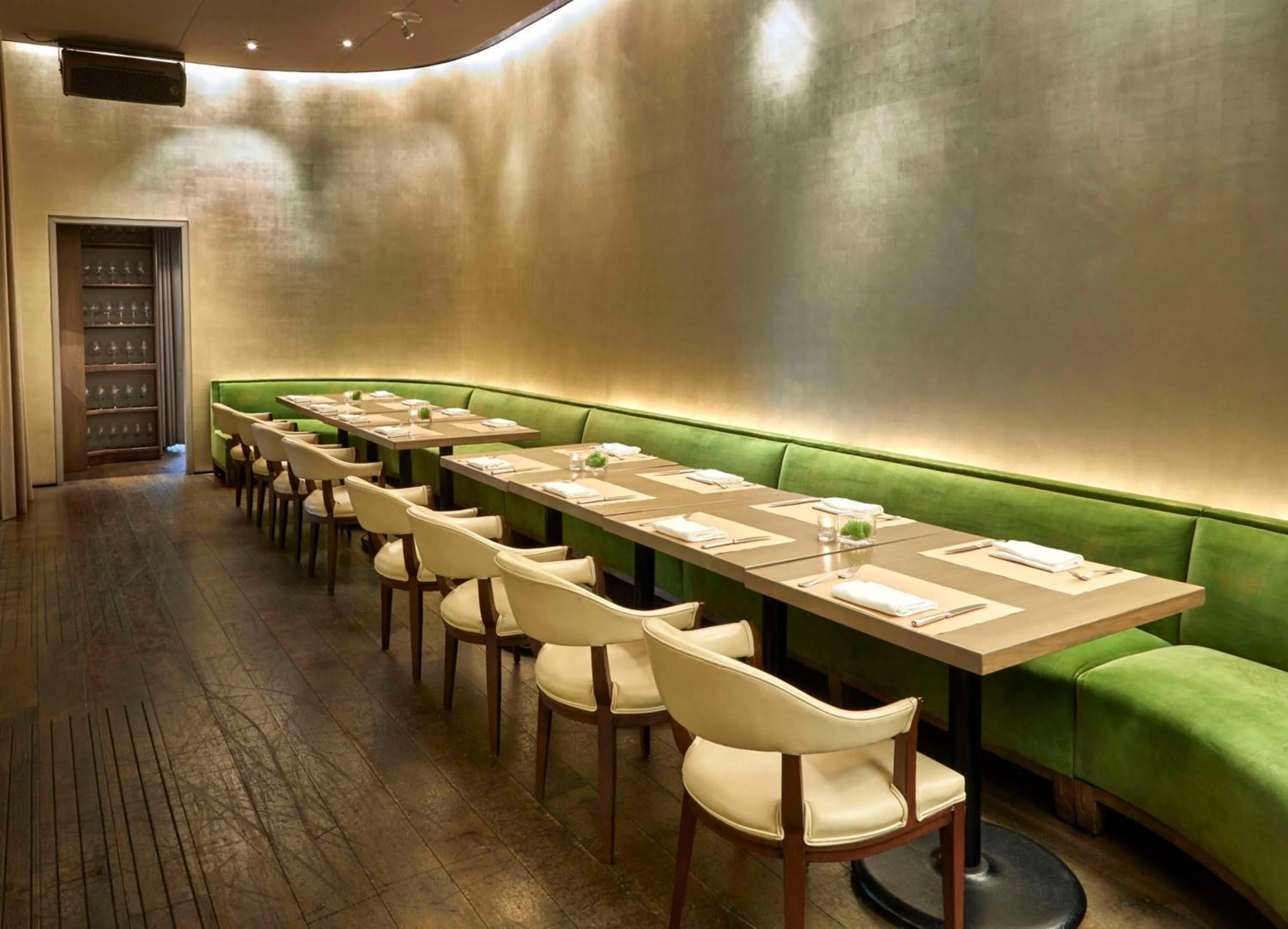 Restaurant/places to eat in Ambassador Chicago, part of JdV by Hyatt