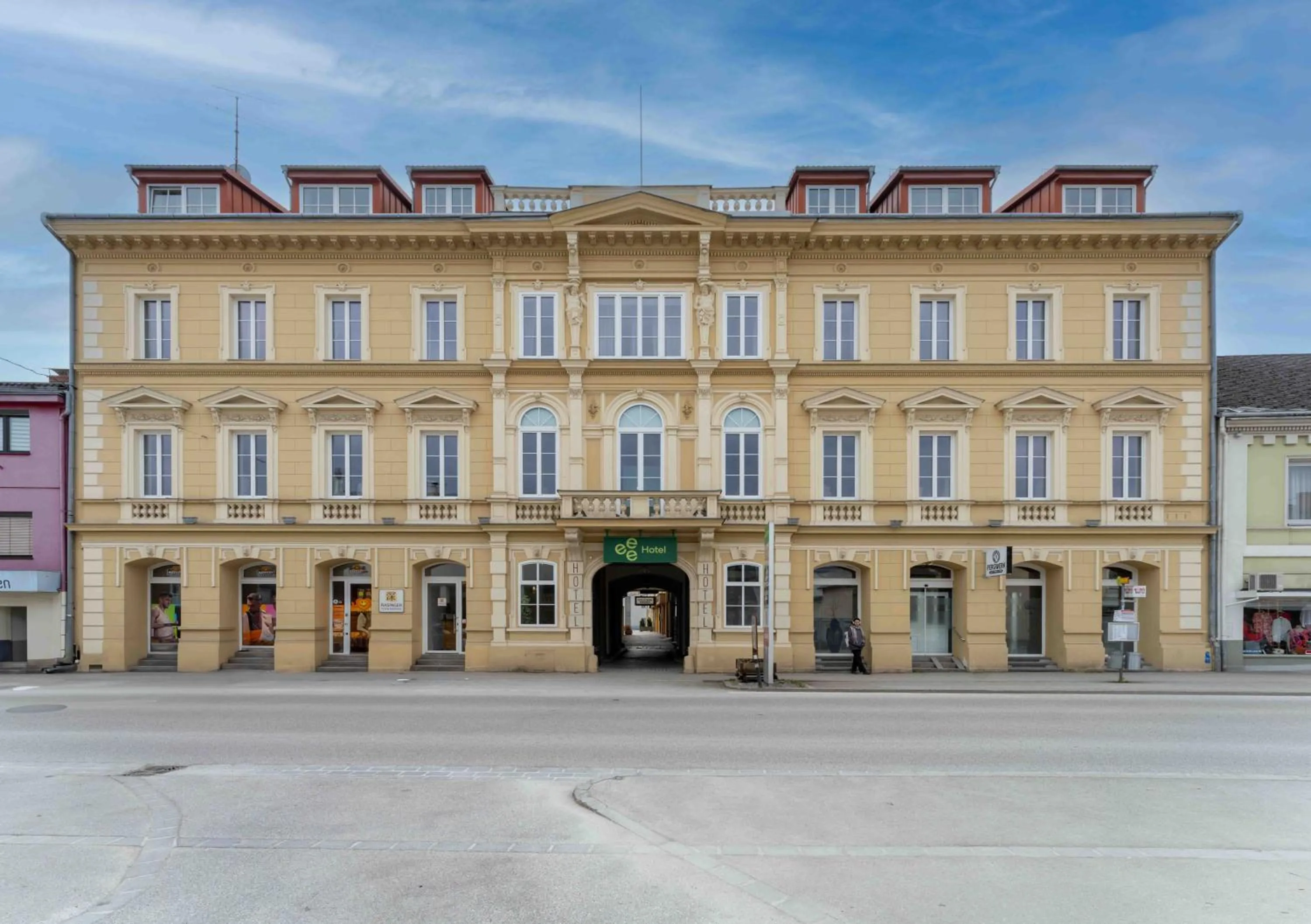 Property building in eee Hotel Perg