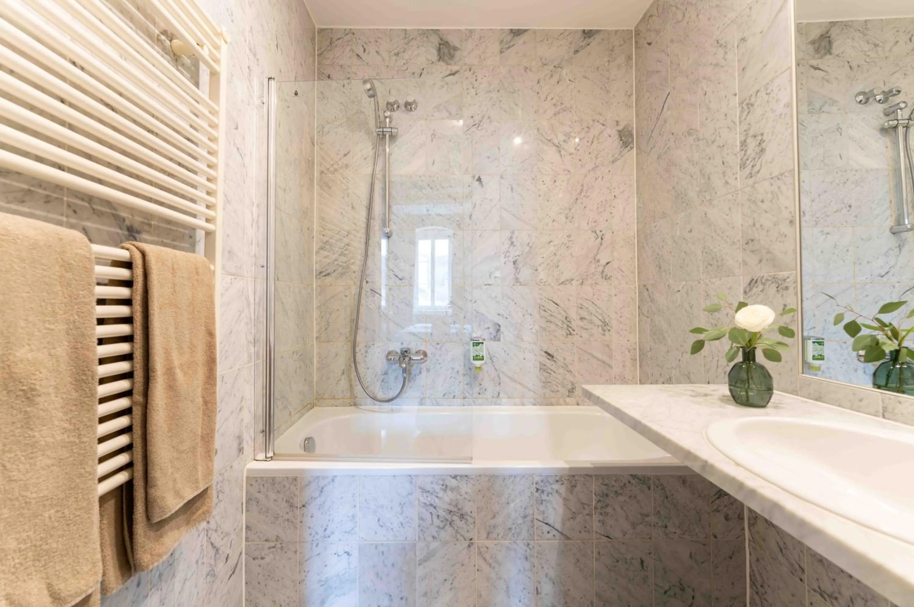 Bathroom in eee Hotel Perg