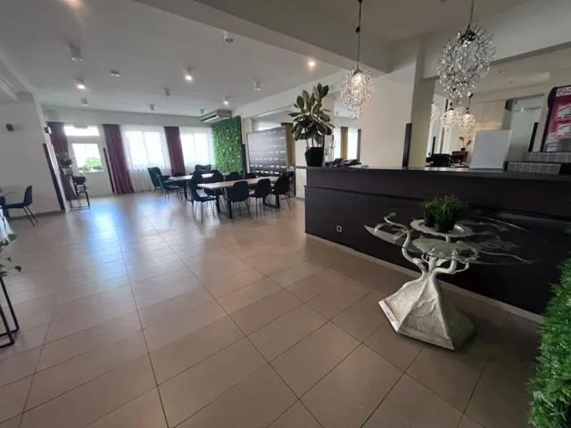 Restaurant/places to eat in Veloria