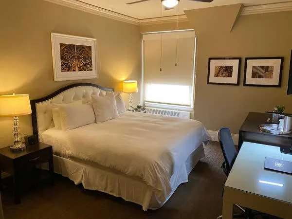 Bed in Kensington Park Hotel