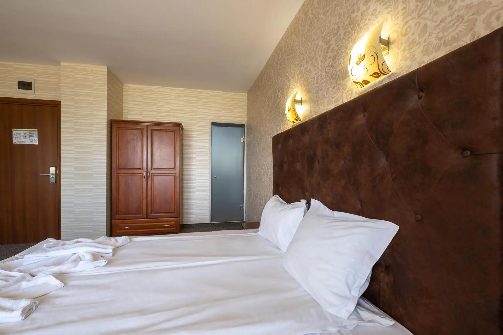 Photo of the whole room, Bed in Katalina SPA Resort