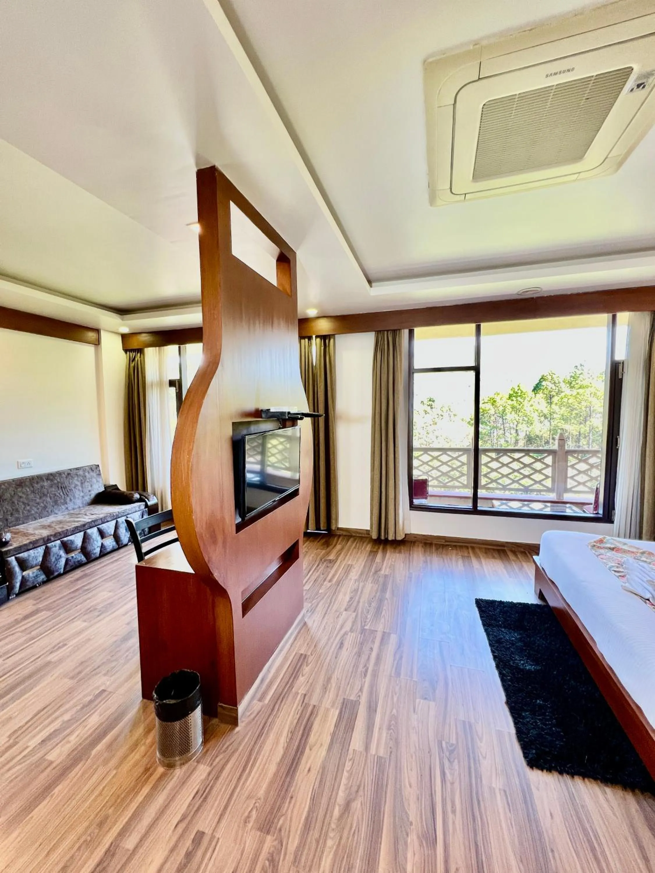 Bed in Sea Hawk - Luxury Hill Resort 4 mins from Bhimtal Lake