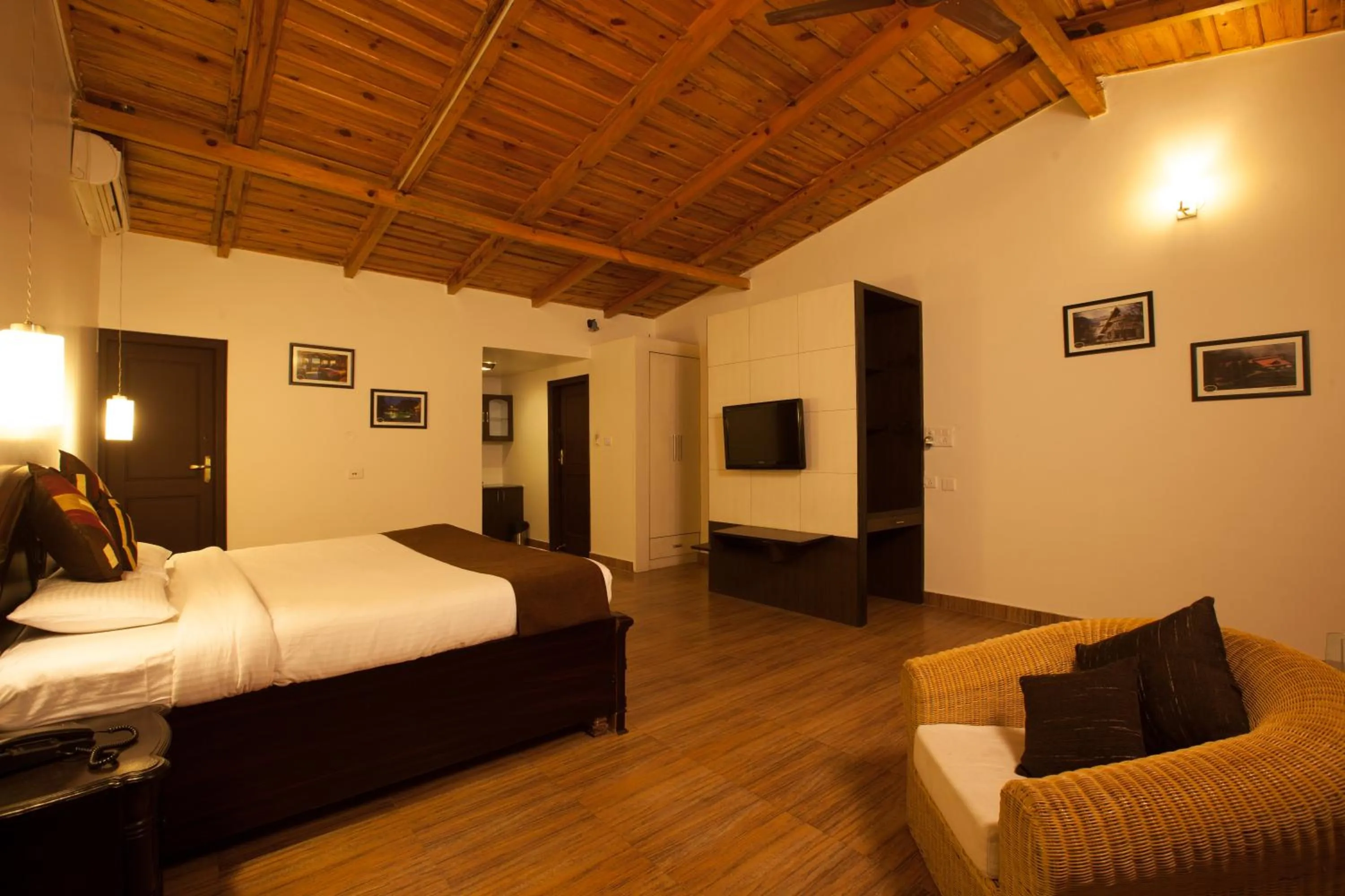 Photo of the whole room, Bed in Sea Hawk - Luxury Hill Resort 4 mins from Bhimtal Lake