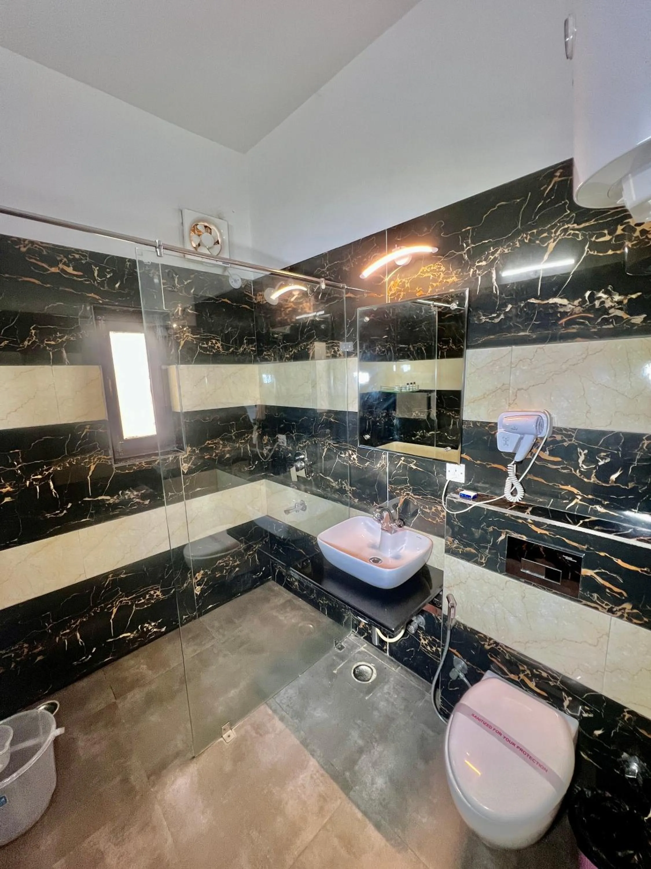 Shower in Sea Hawk - Luxury Hill Resort 4 mins from Bhimtal Lake