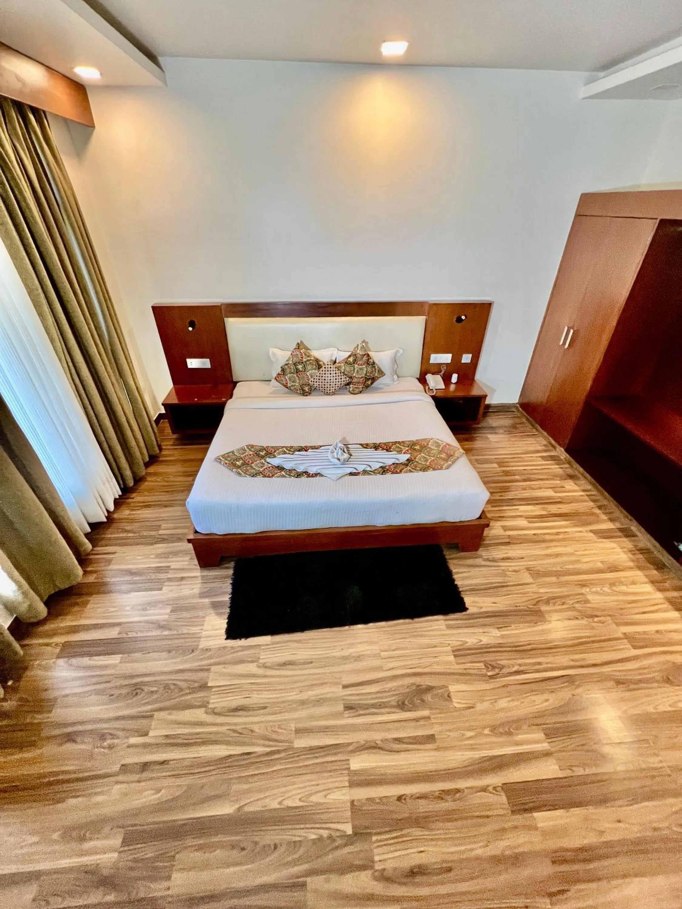 Bed in Sea Hawk - Luxury Hill Resort 4 mins from Bhimtal Lake