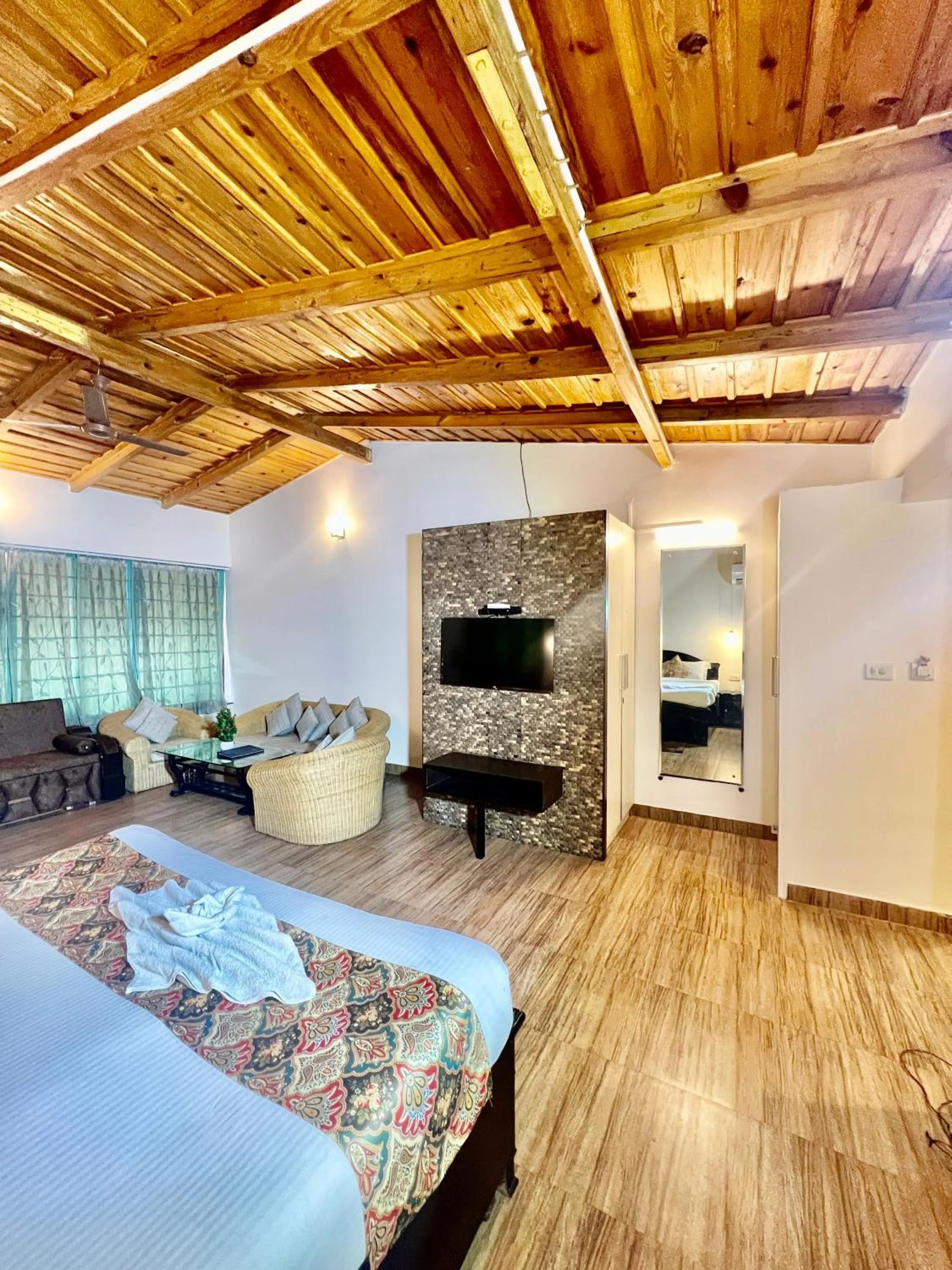 Living room in Sea Hawk - Luxury Hill Resort 4 mins from Bhimtal Lake