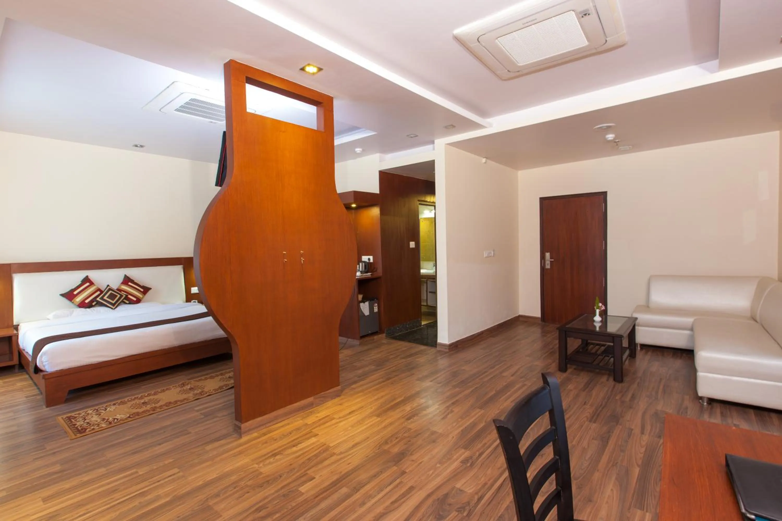 Living room, Bed in Sea Hawk - Luxury Hill Resort 4 mins from Bhimtal Lake
