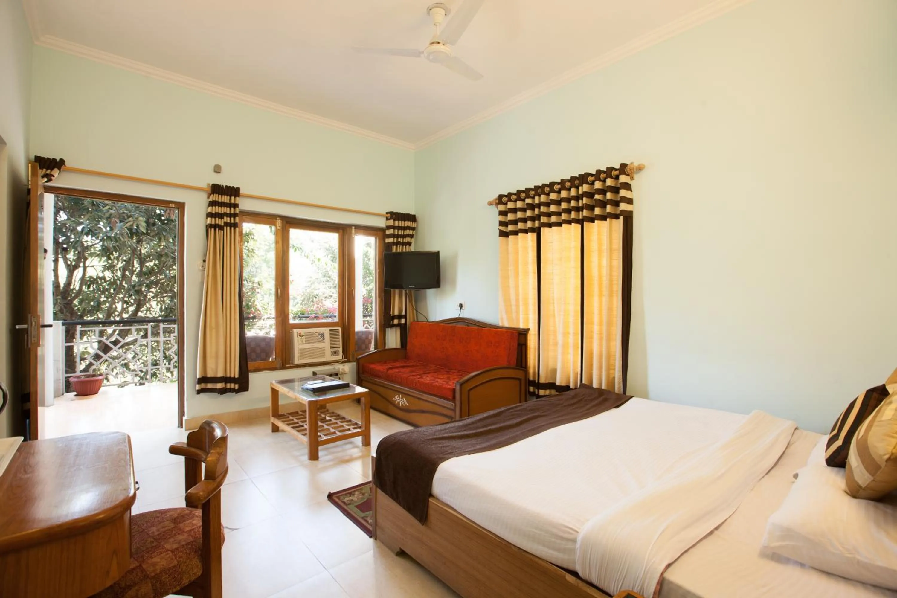 Photo of the whole room, Bed in Sea Hawk - Luxury Hill Resort 4 mins from Bhimtal Lake