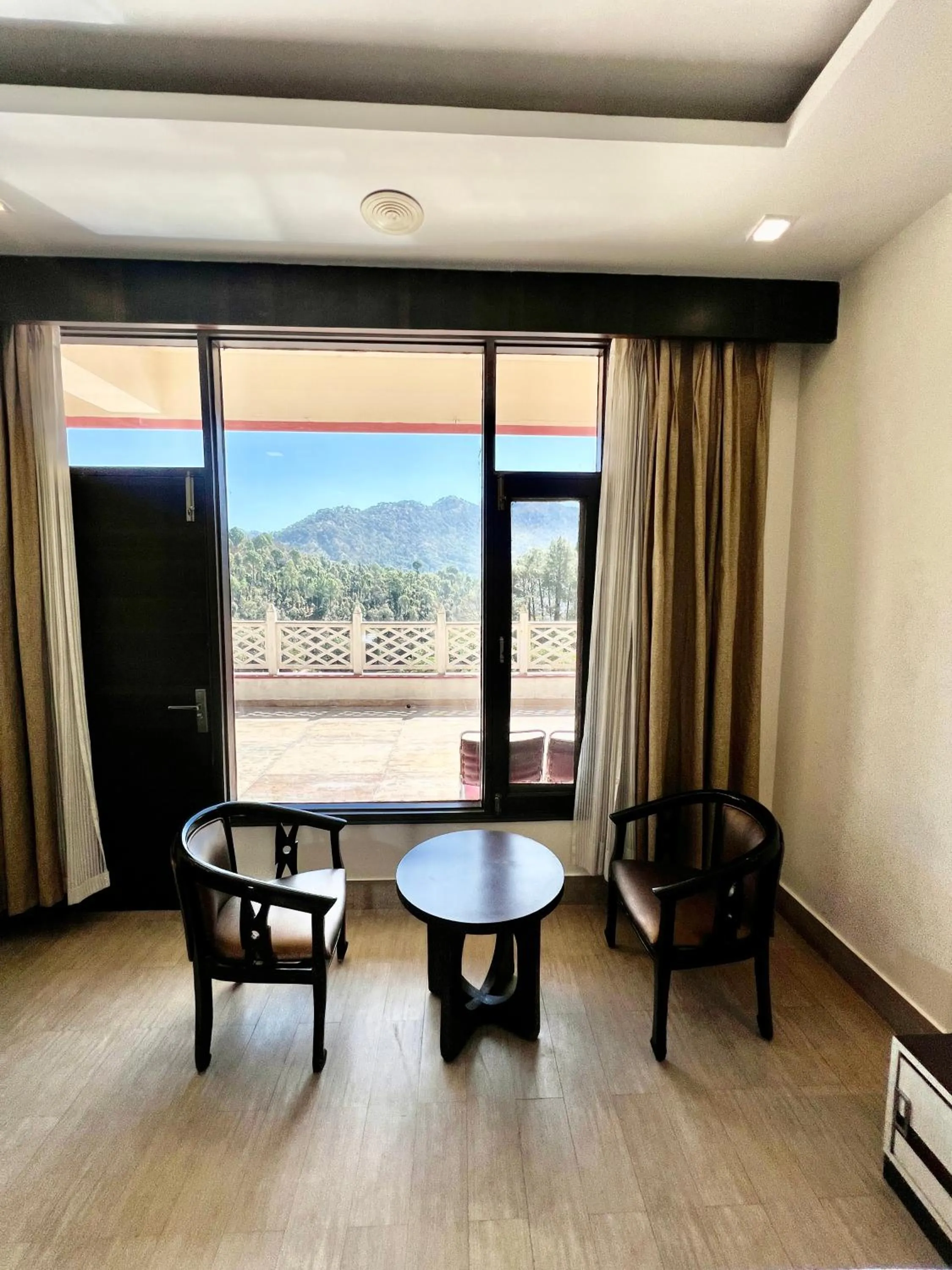 Seating area in Sea Hawk - Luxury Hill Resort 4 mins from Bhimtal Lake