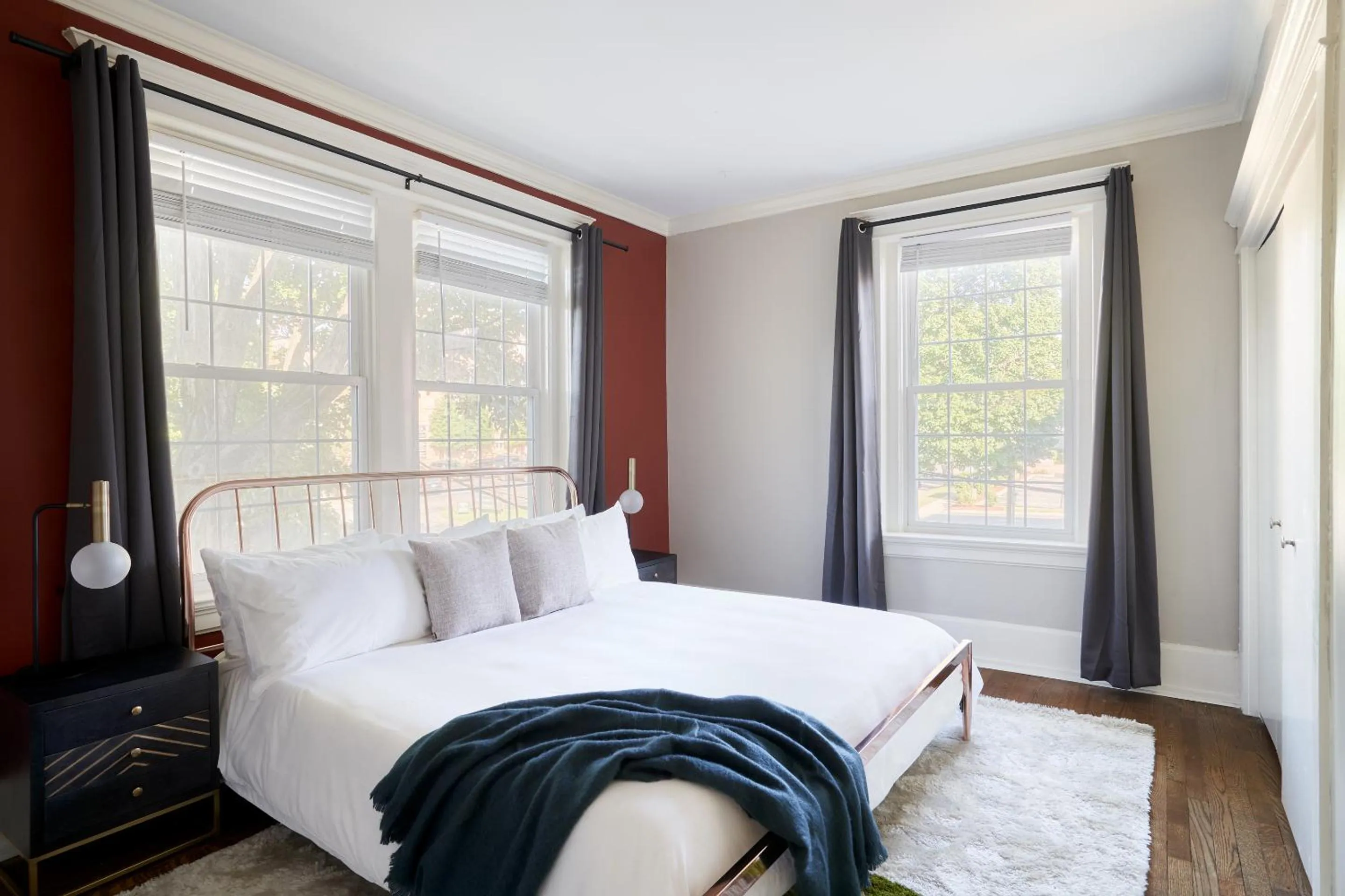 Bed in Sonder The Elliston