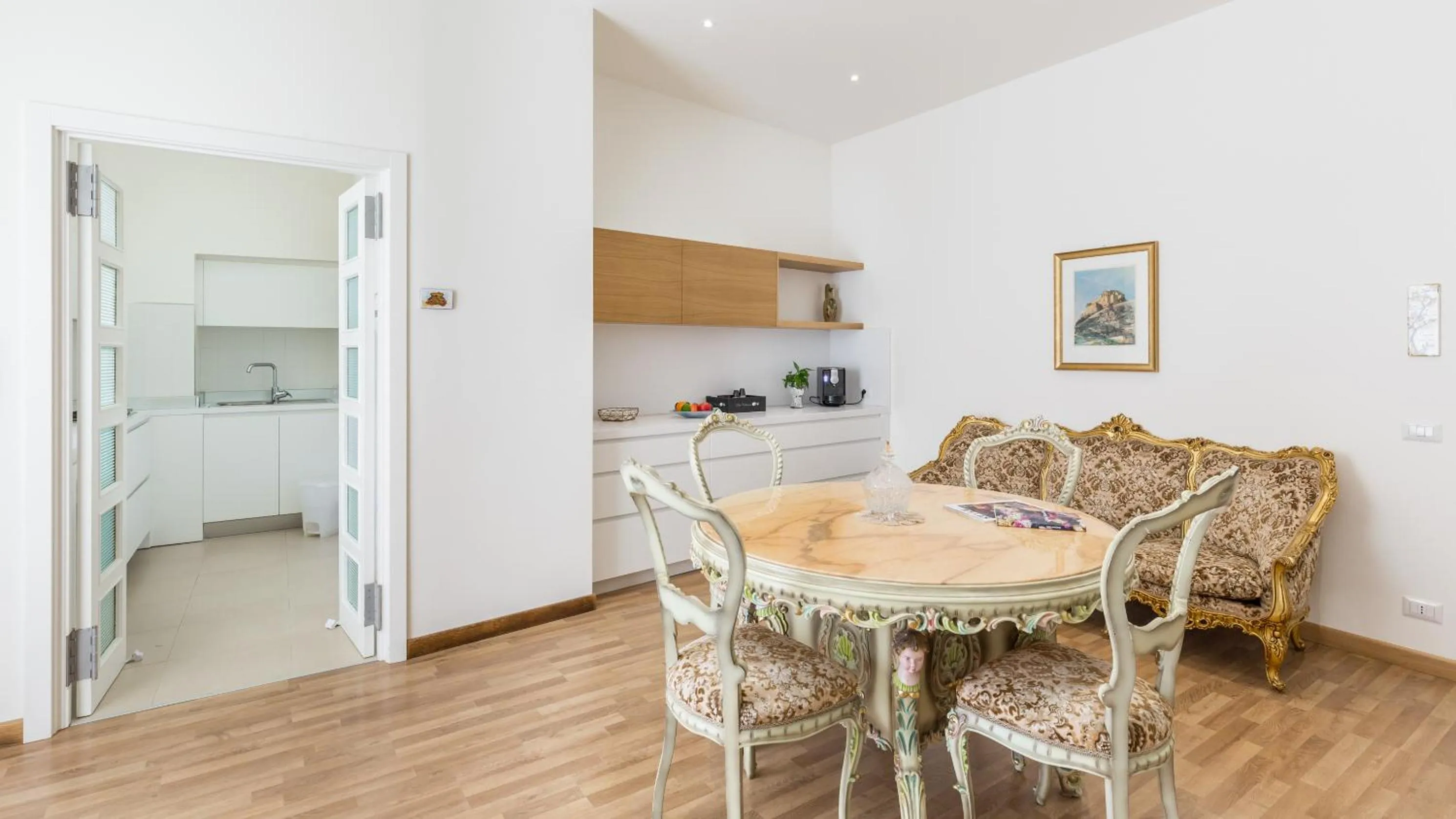 Communal kitchen in Scicli Albergo Diffuso