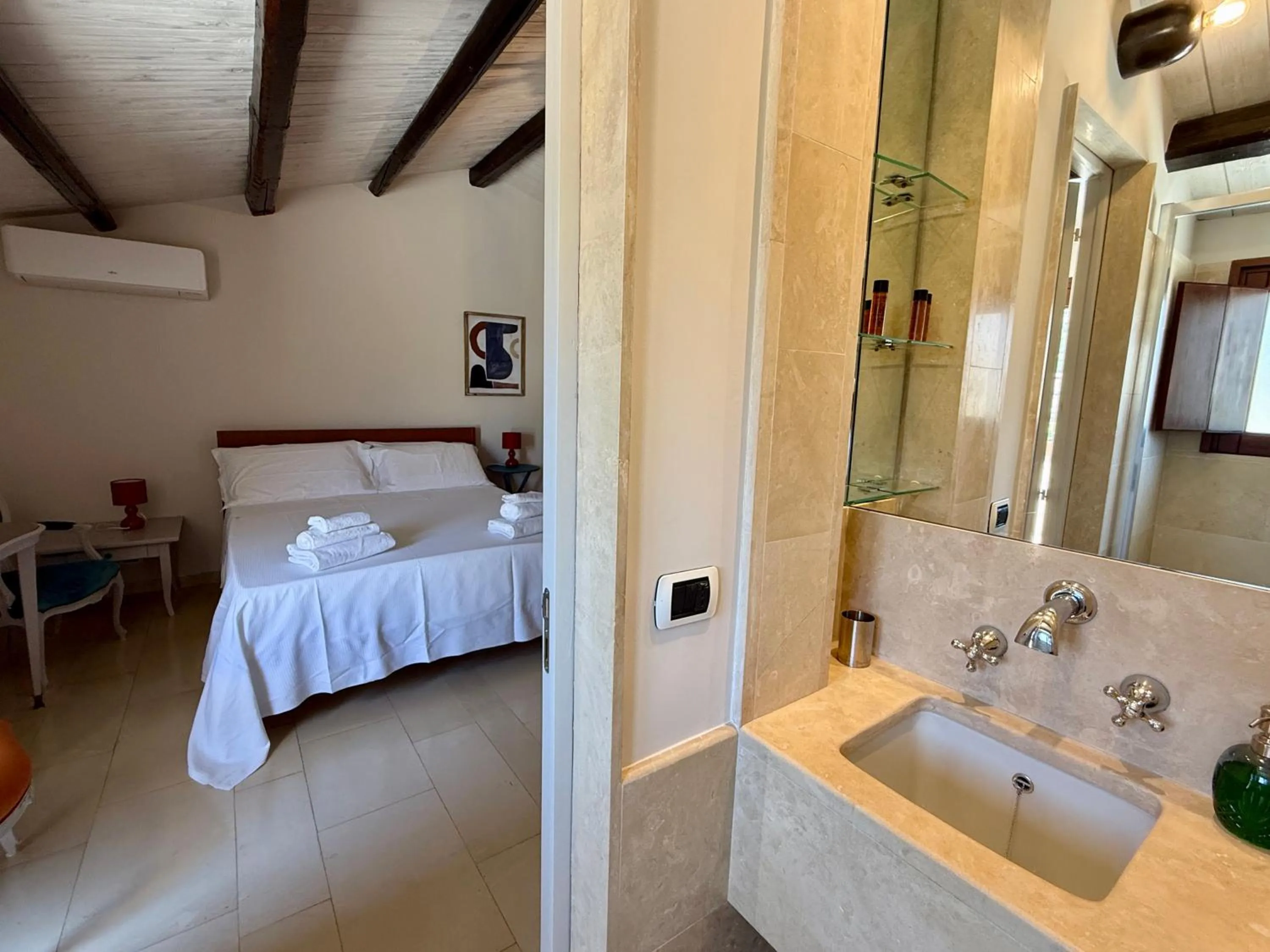 Bedroom, Bed in Scicli Albergo Diffuso