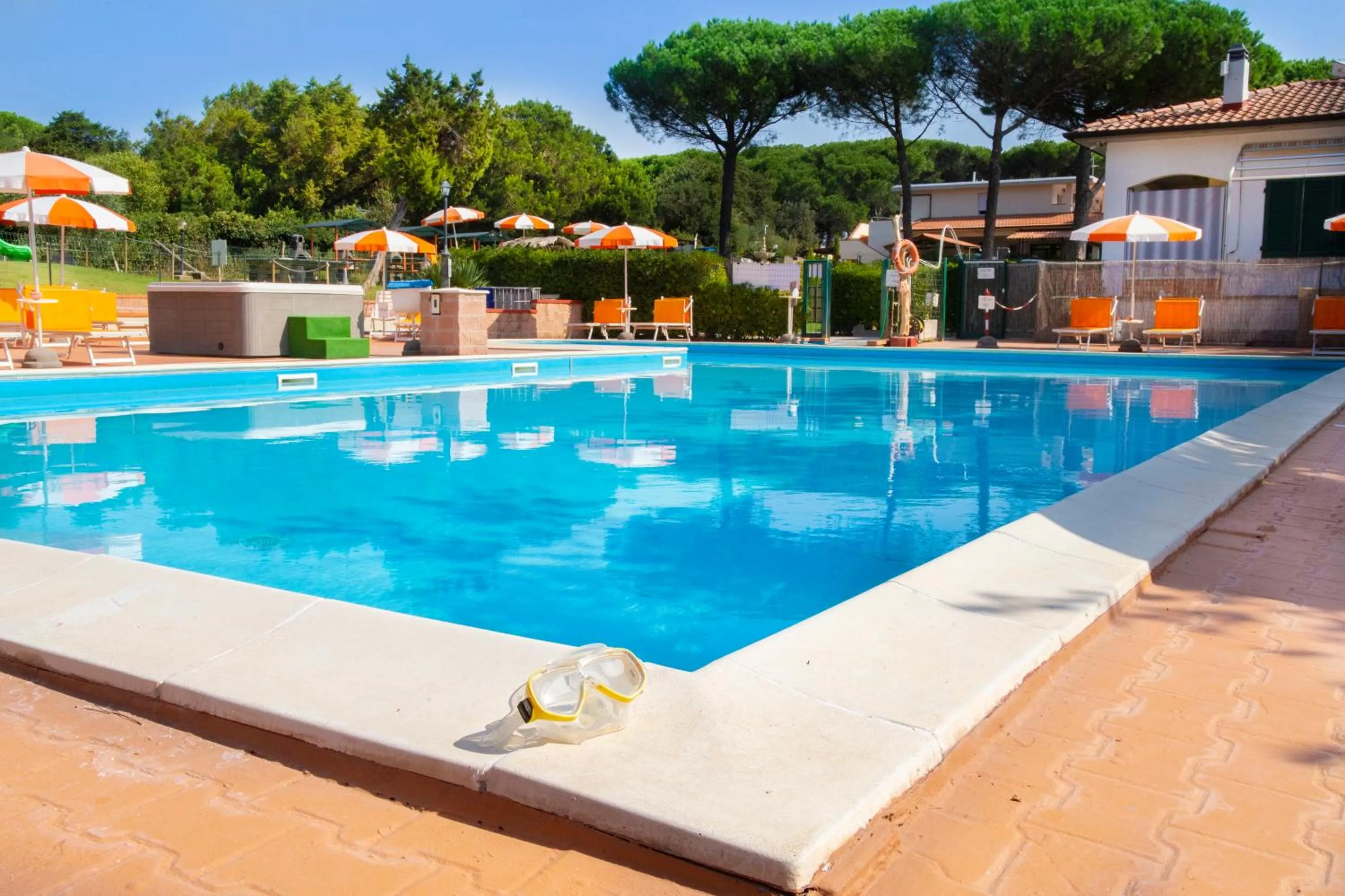 Swimming pool in Residence Le Rose