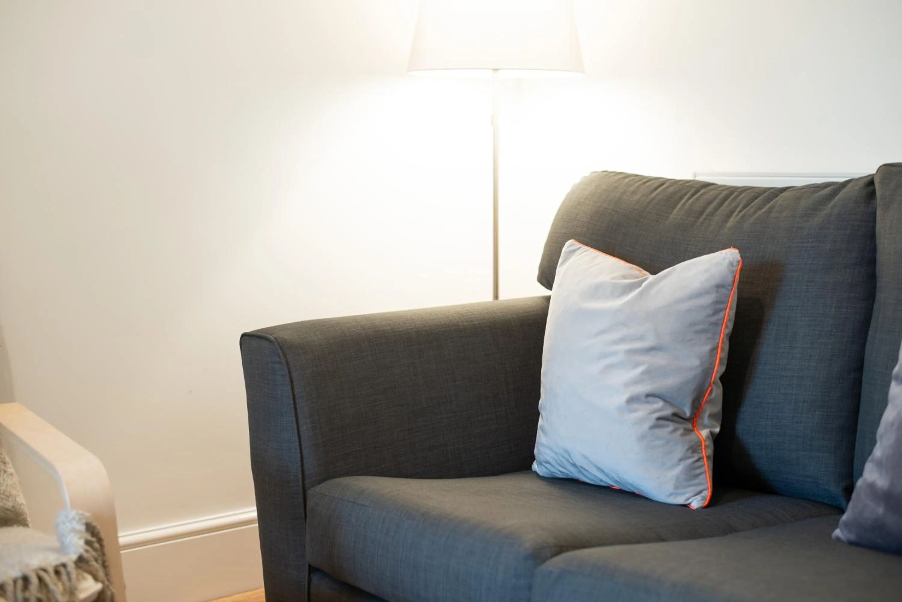 Living room in 4-Bed Contractor Home - Garden - Near M4 & City