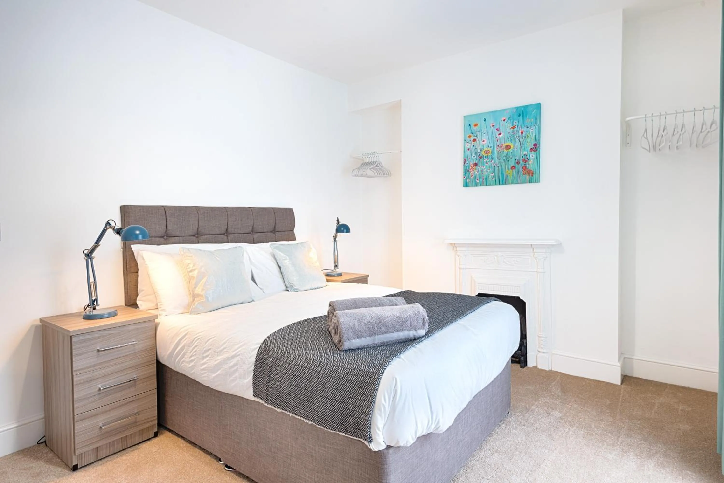4-Bed Contractor Home - Garden - Near M4 & City