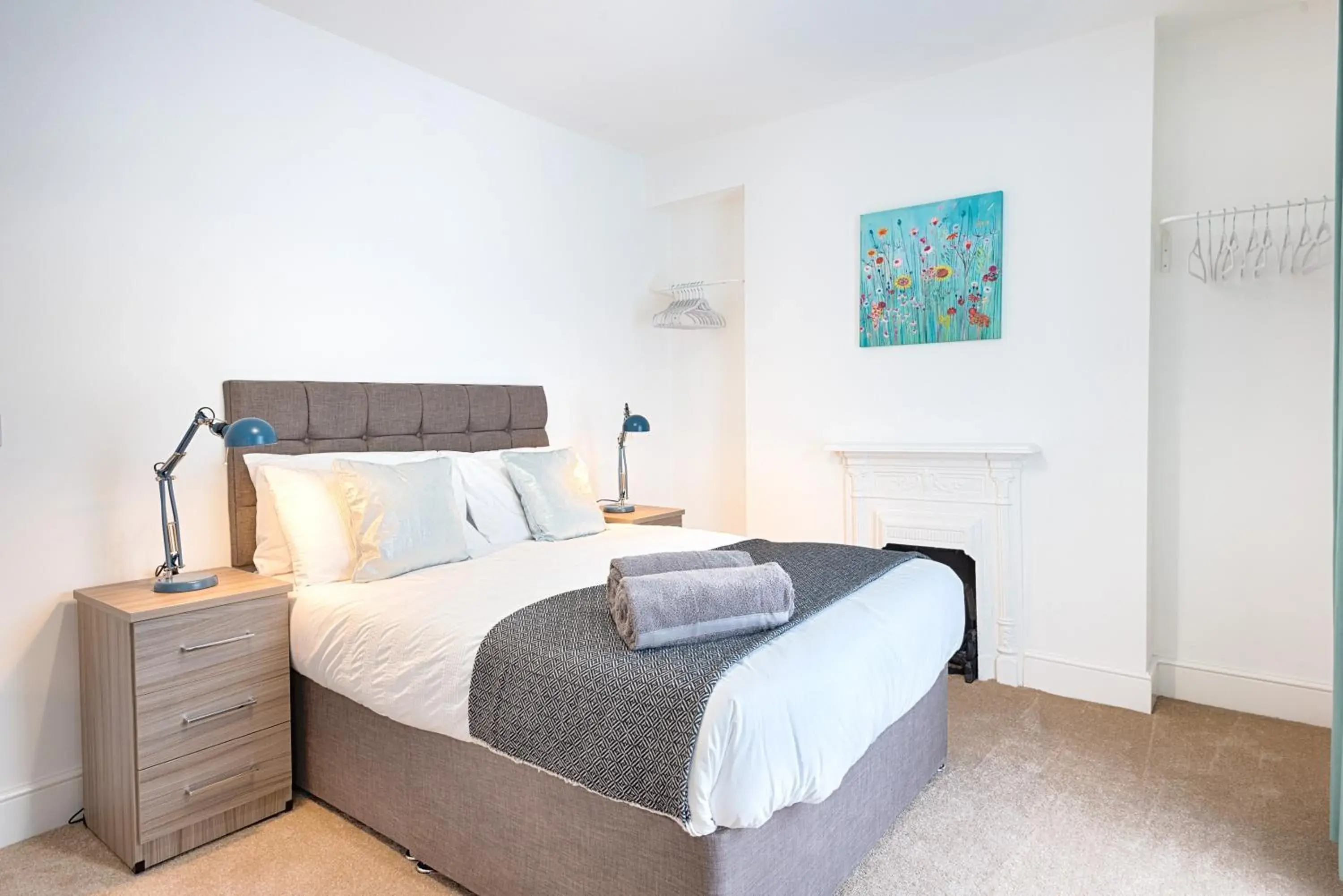 4-Bed Contractor Home - Garden - Near M4 & City 4-Bed Contractor Home - Garden - Near M4 & City