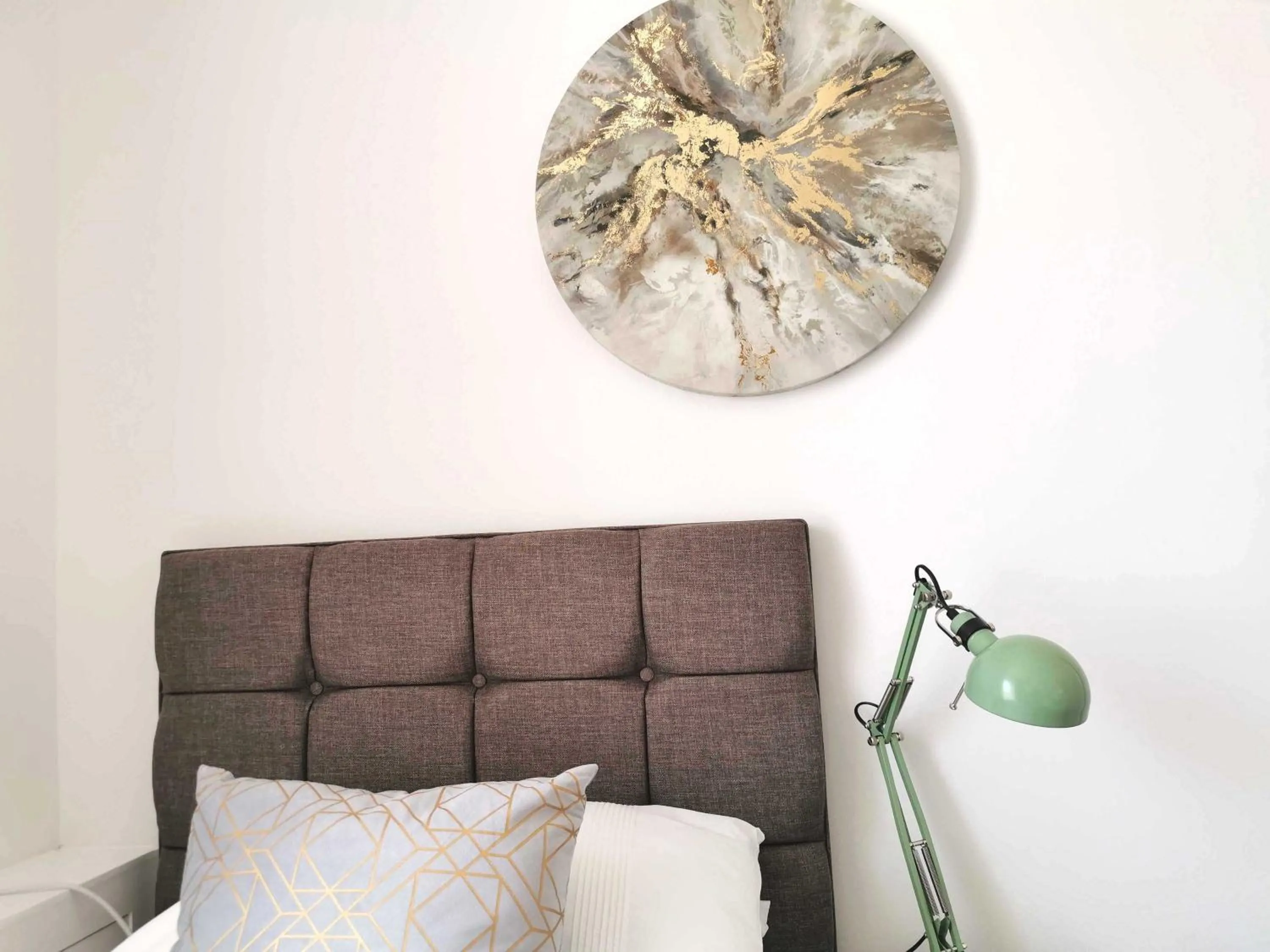 Decorative detail in 4-Bed Contractor Home - Garden - Near M4 & City