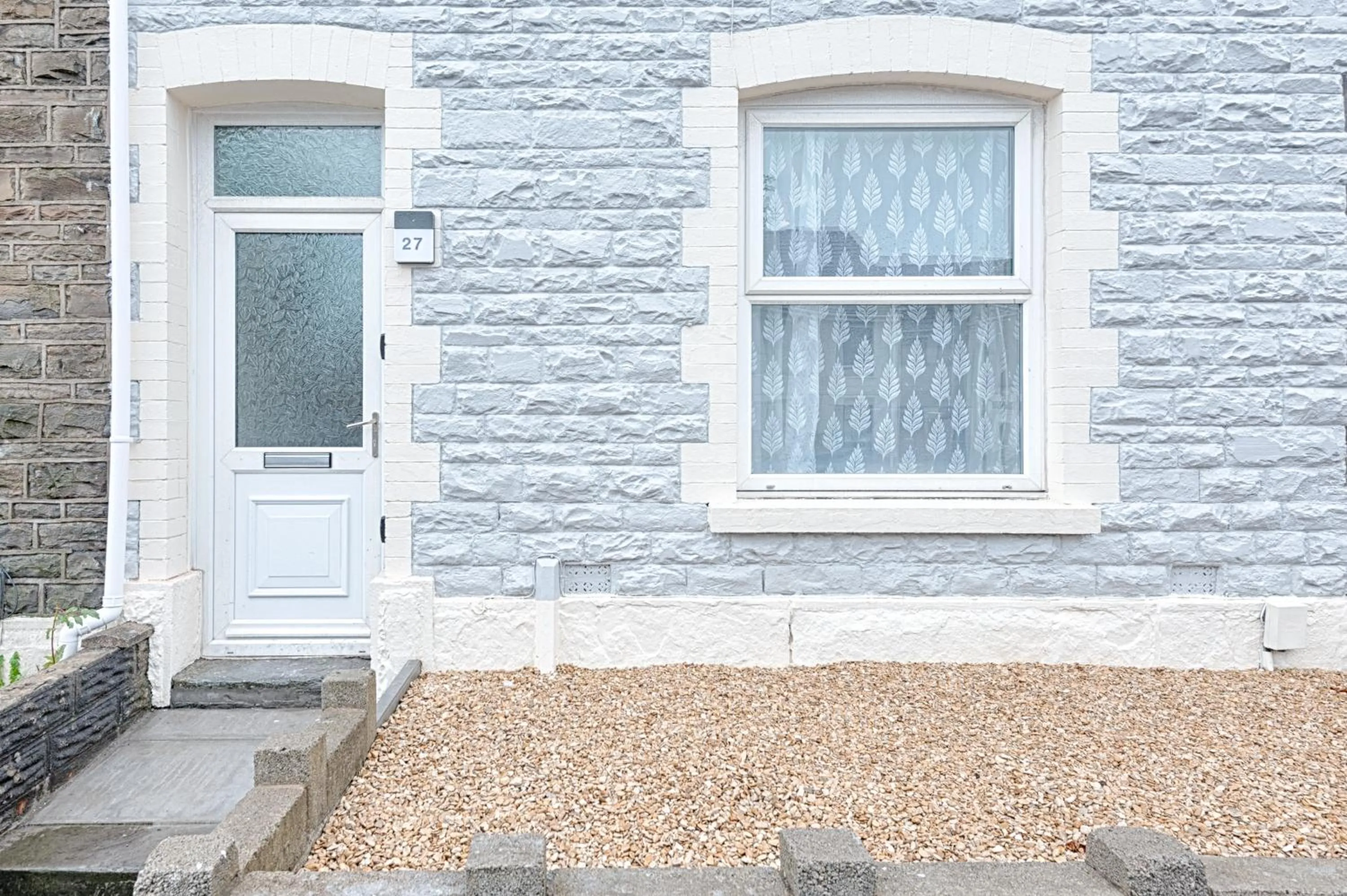Property building in 4-Bed Contractor Home - Garden - Near M4 & City