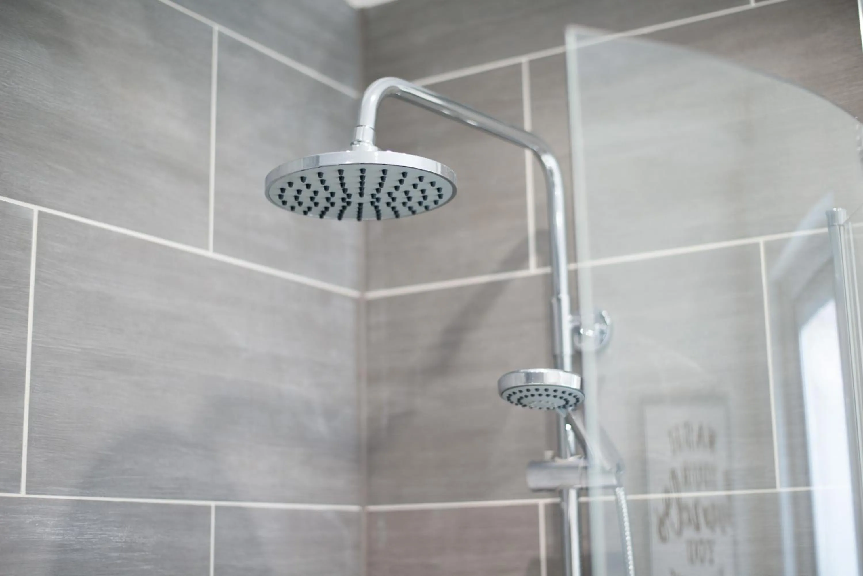 Shower in 4-Bed Contractor Home - Garden - Near M4 & City