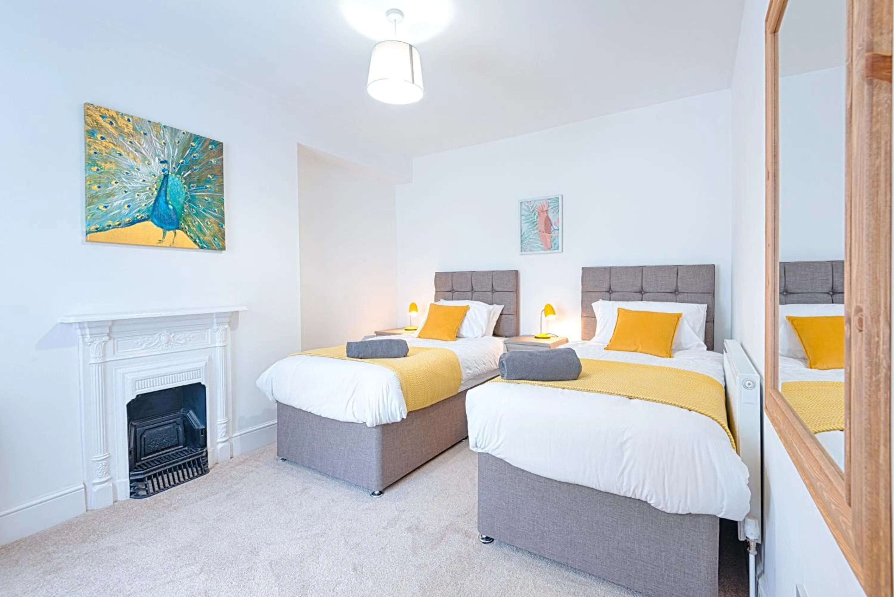 Bedroom, Bed in 4-Bed Contractor Home - Garden - Near M4 & City