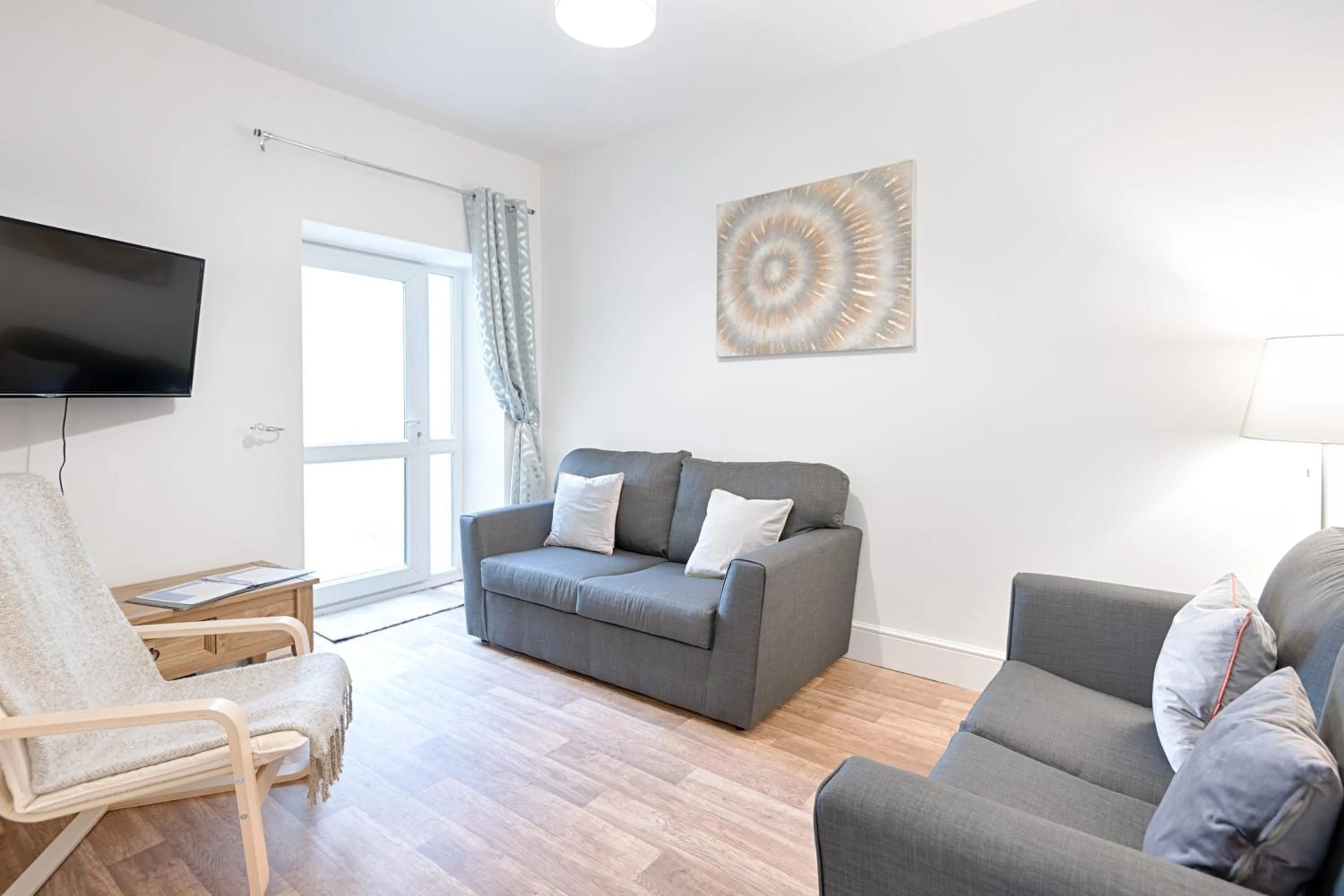 Living room in 4-Bed Contractor Home - Garden - Near M4 & City