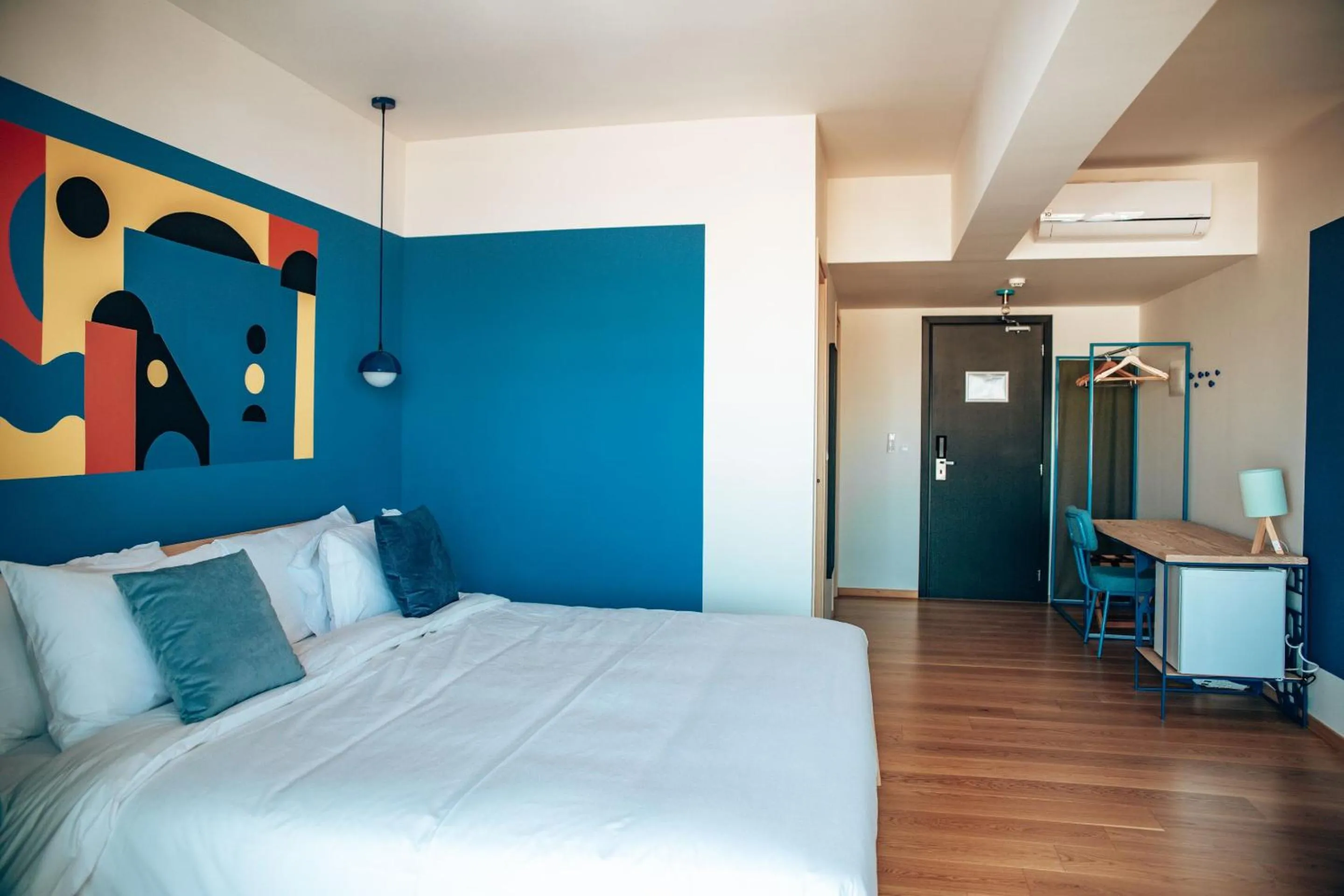 Photo of the whole room in Selina Athens Theatrou