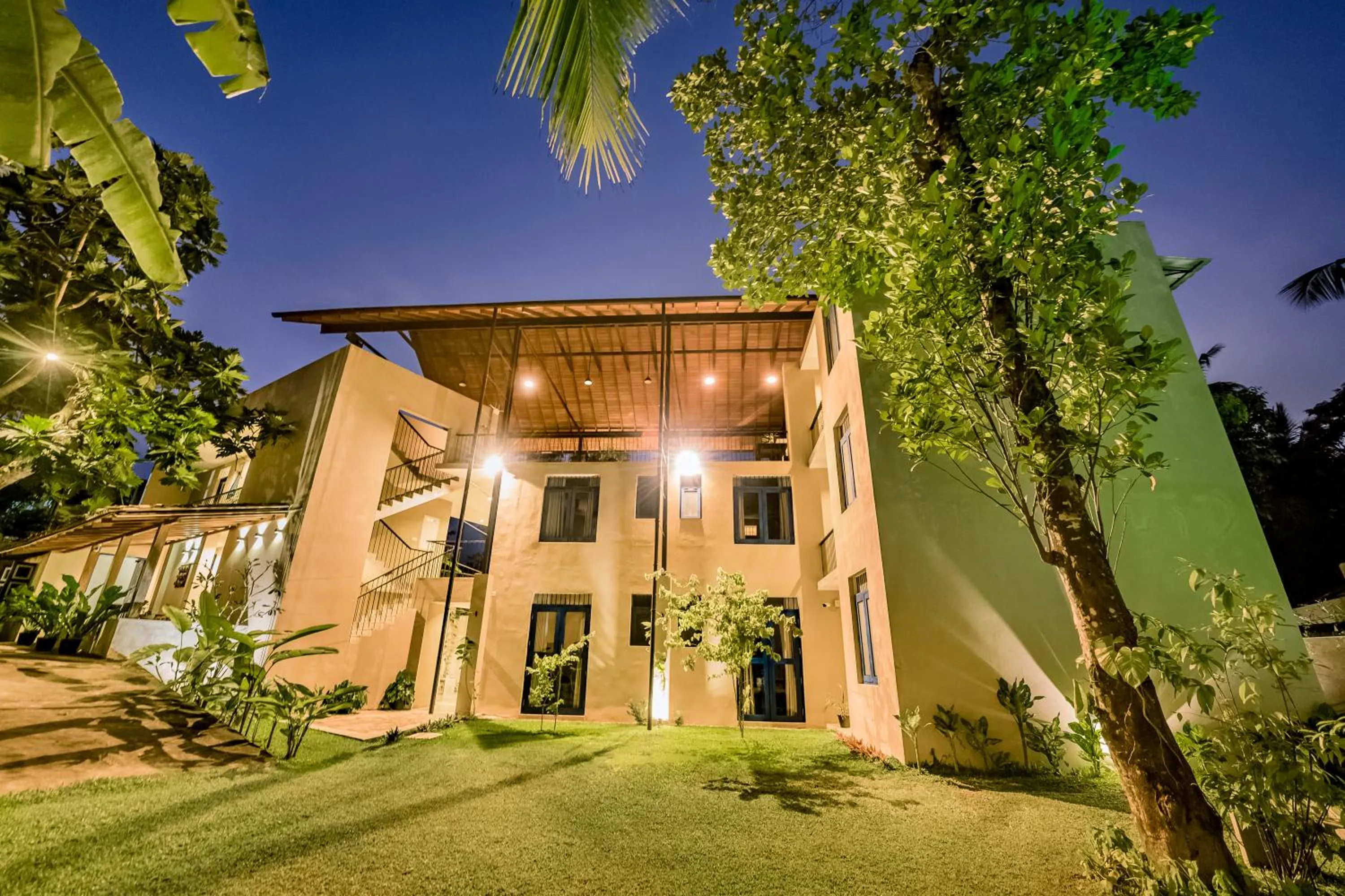 Night in Urchin Unawatuna