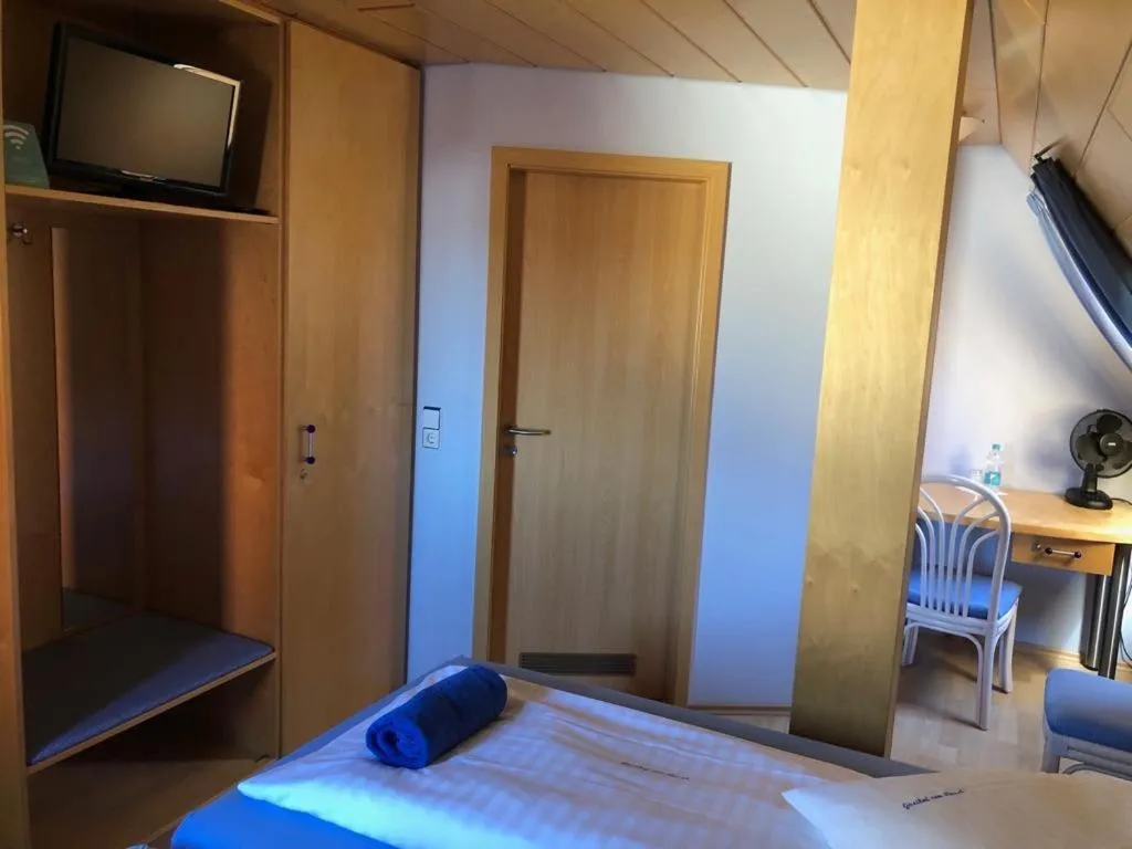 Bed in Gasthof zum Hirsch