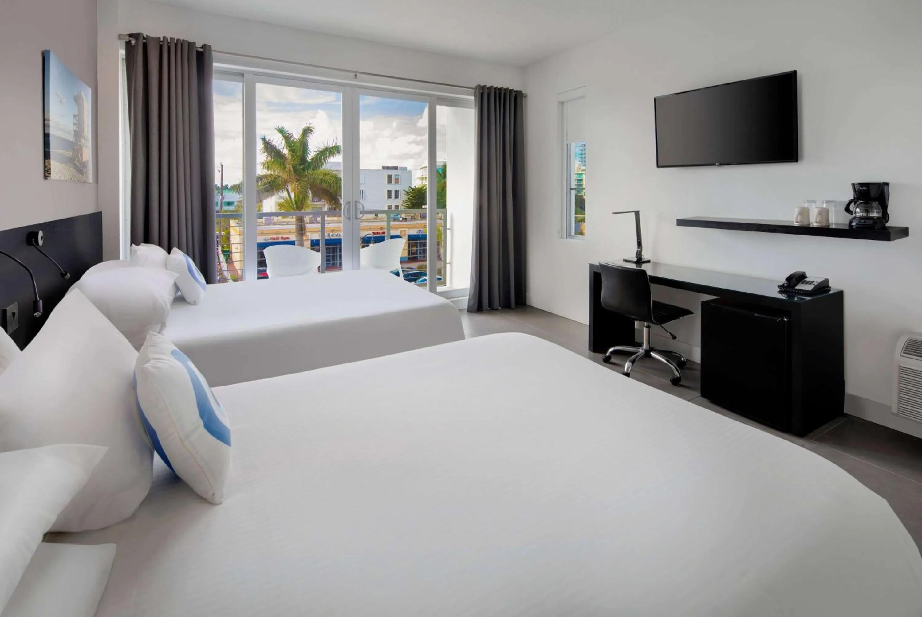 Photo of the whole room, Bed in MB Hotel, Trademark Collection by Wyndham