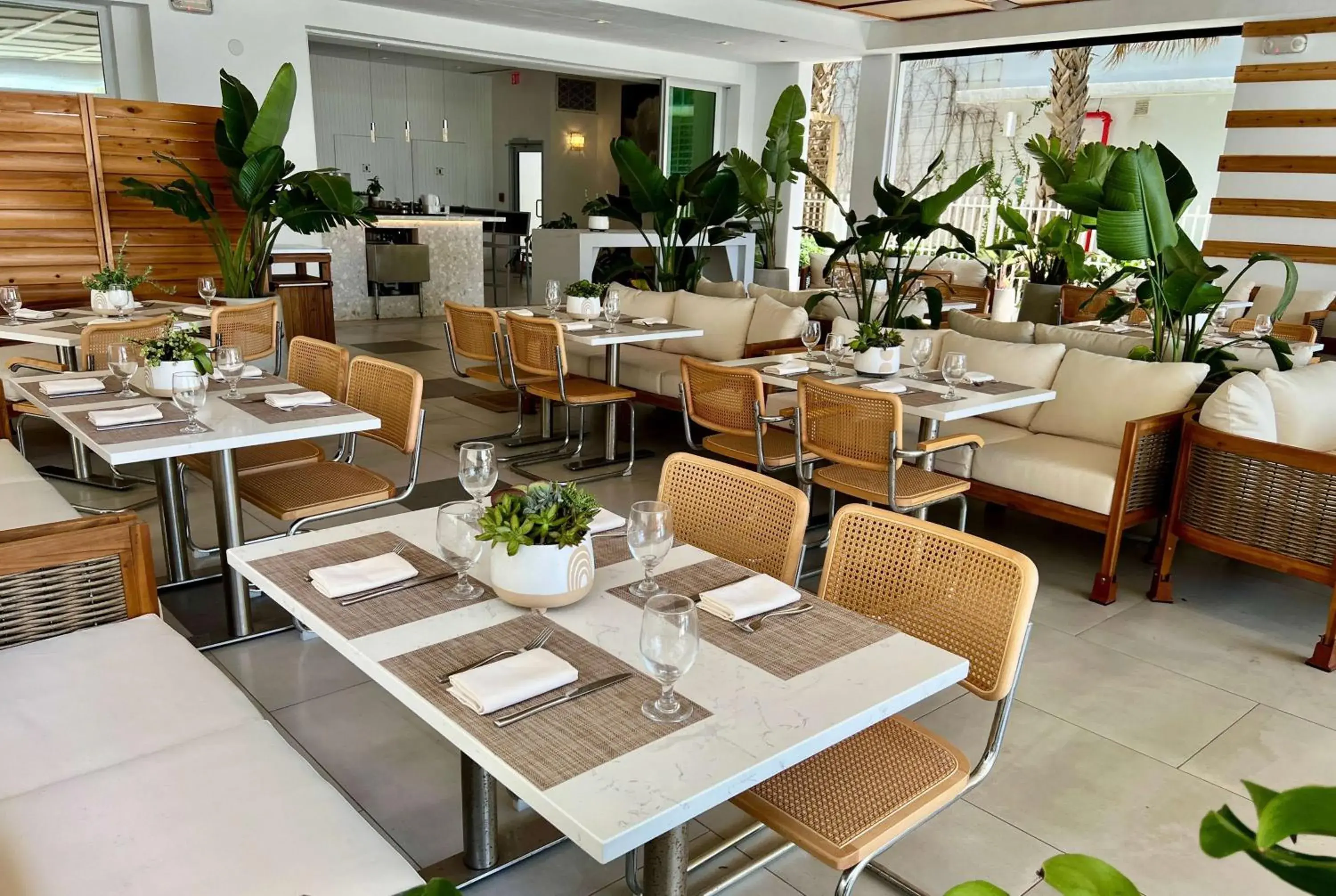 Restaurant/places to eat in MB Hotel, Trademark Collection by Wyndham Restaurant/places to eat in MB Hotel, Trademark Collection by Wyndham