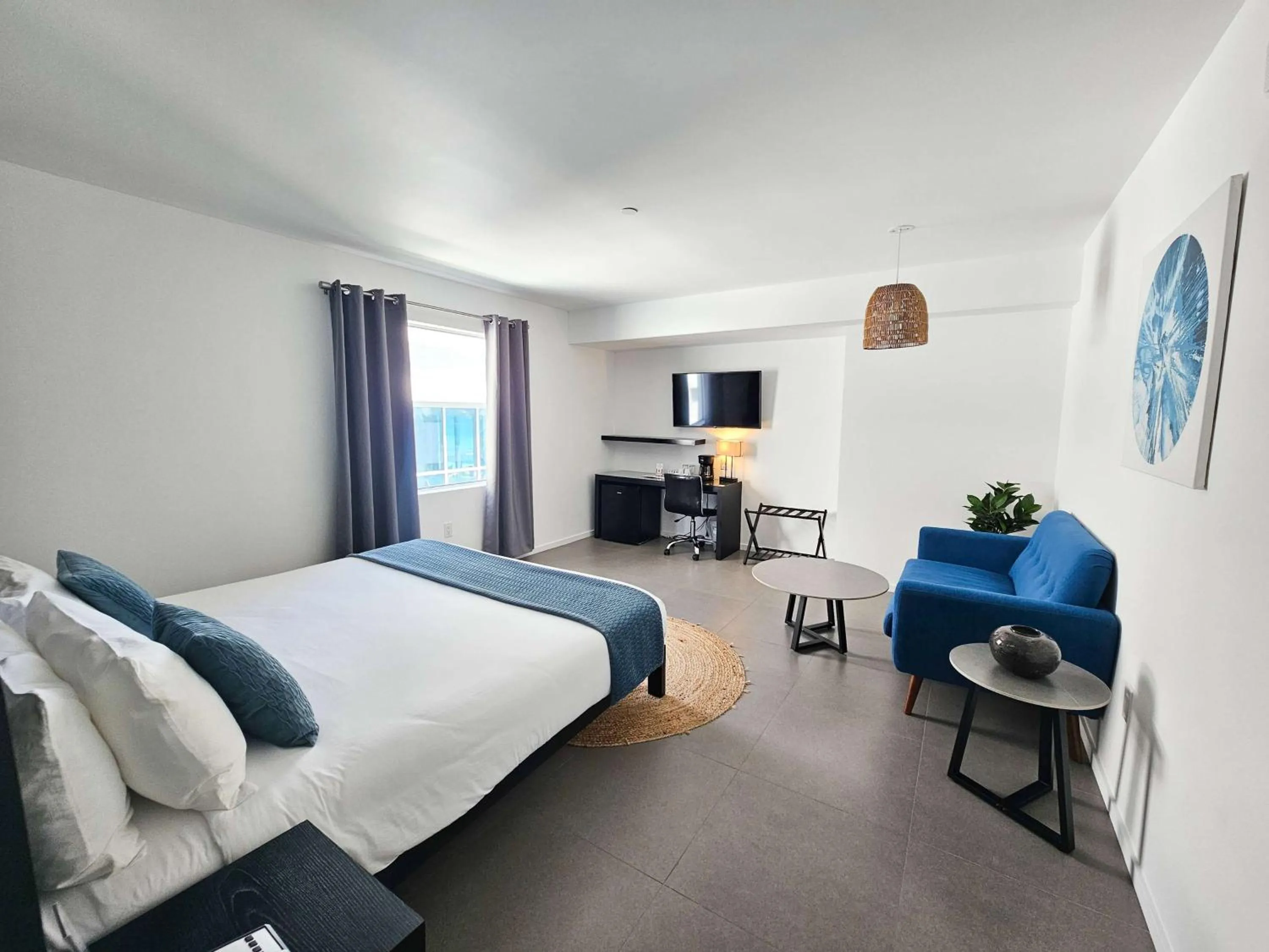 Photo of the whole room, Bed in MB Hotel, Trademark Collection by Wyndham