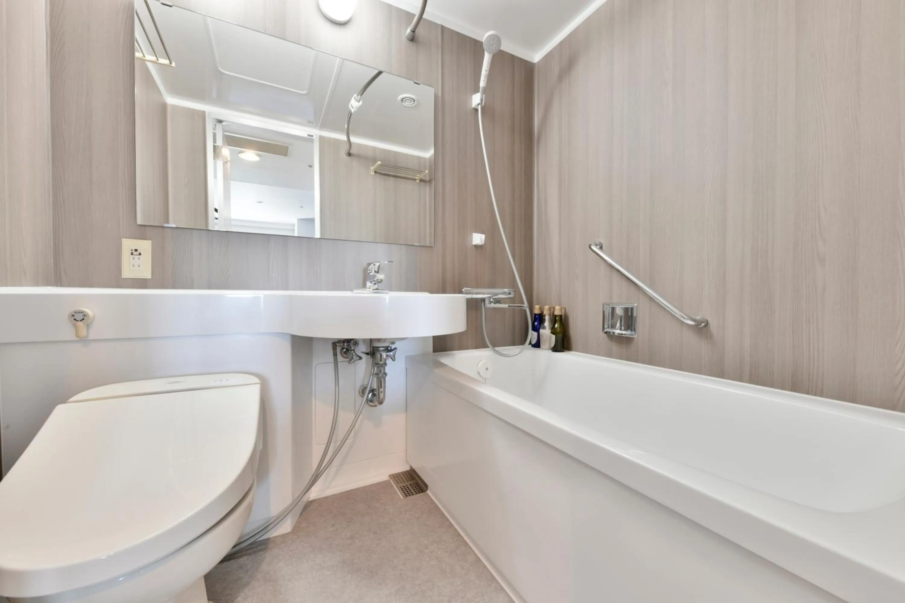 Toilet in Vessel Inn Keisei Tsudanuma Ekimae