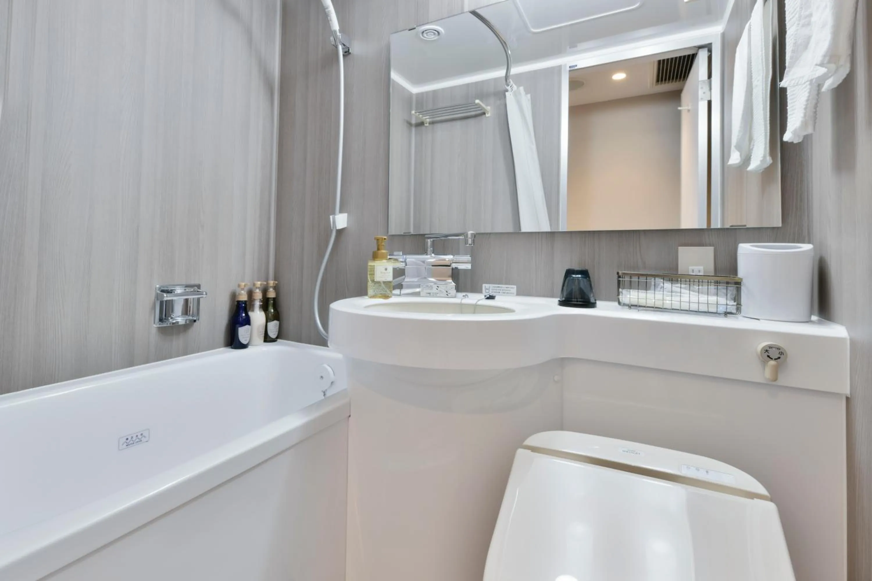 Toilet in Vessel Inn Keisei Tsudanuma Ekimae