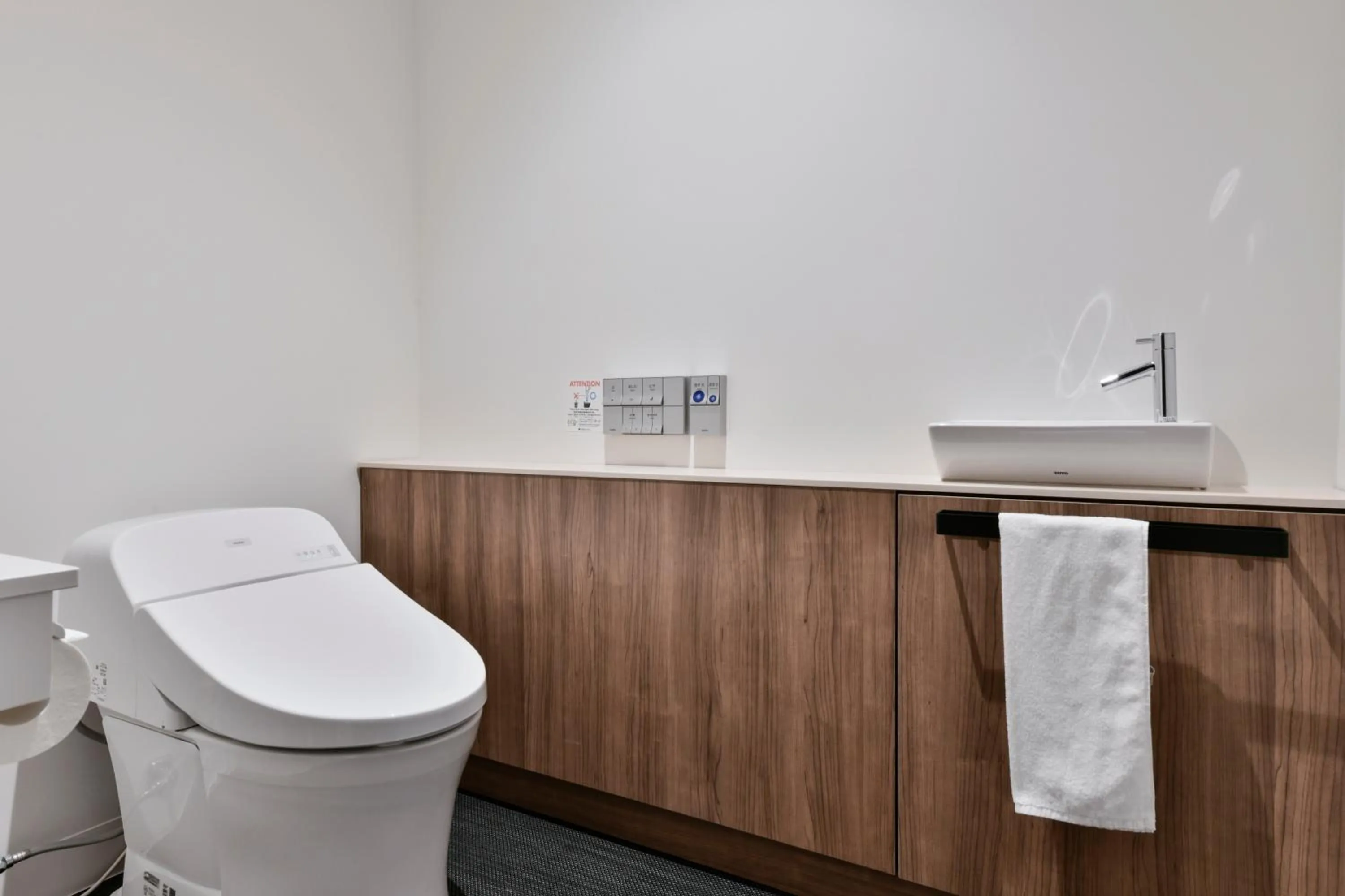 Toilet in Vessel Inn Keisei Tsudanuma Ekimae