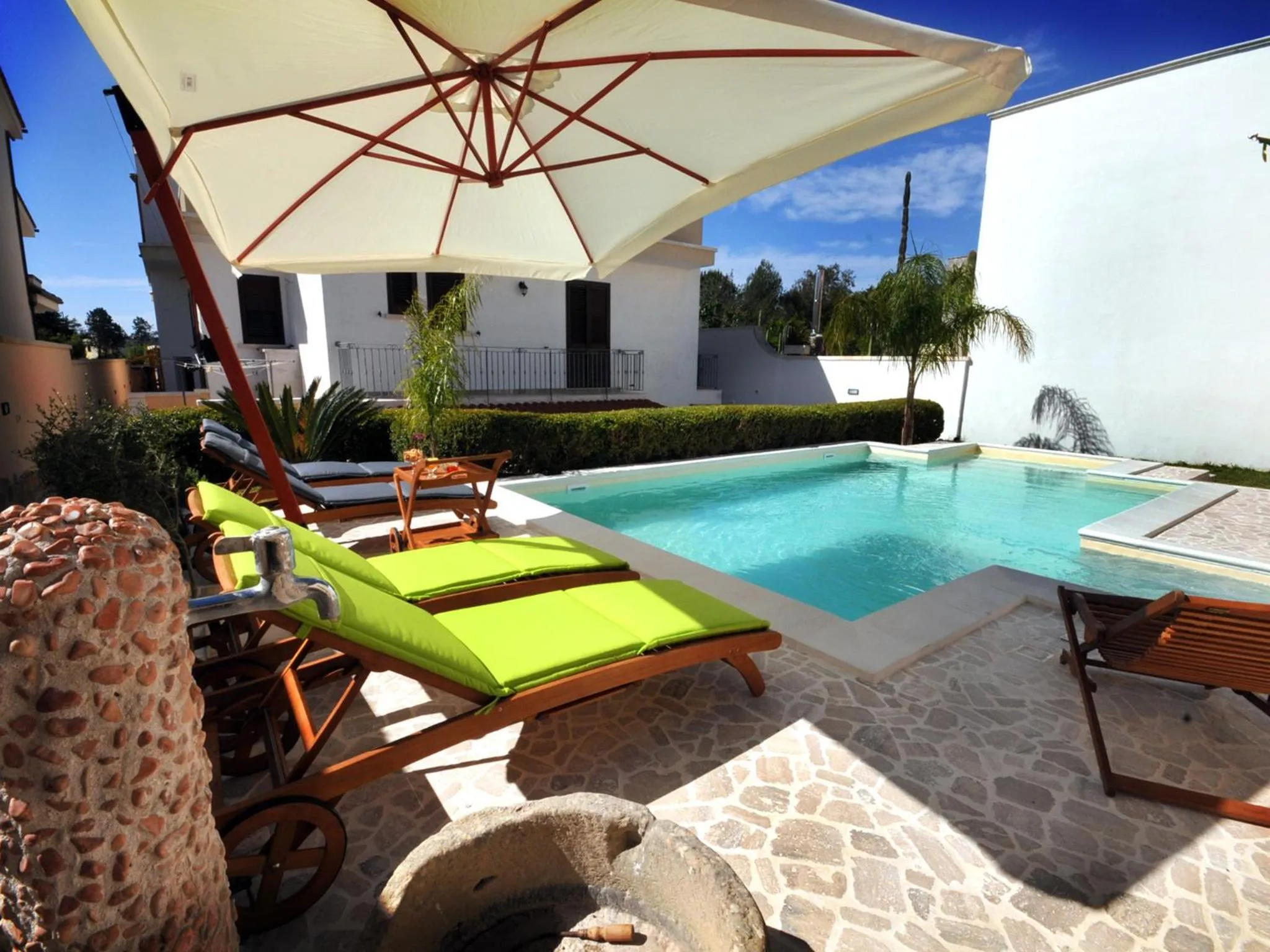 Swimming pool in Il Calesse B&B