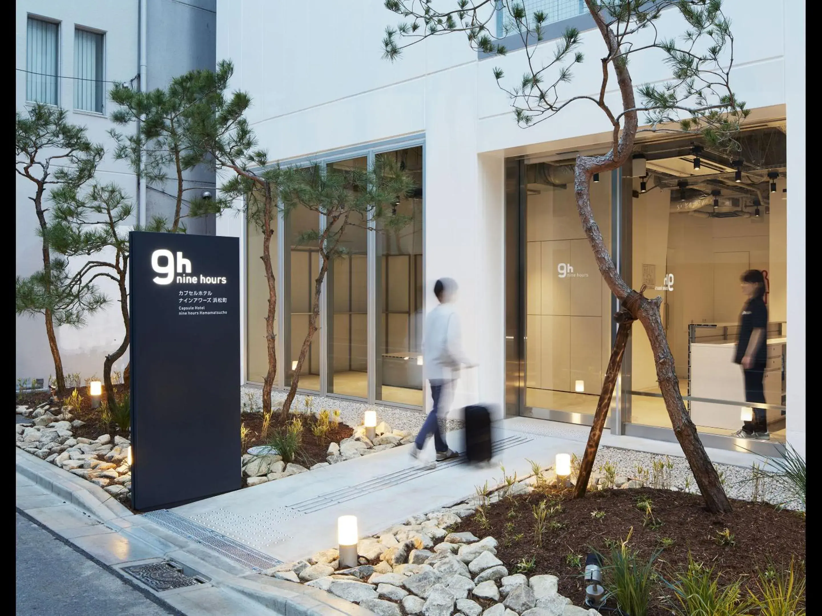 Facade/entrance in 9h nine hours Hamamatsucho sleep lab Facade/entrance in 9h nine hours Hamamatsucho sleep lab