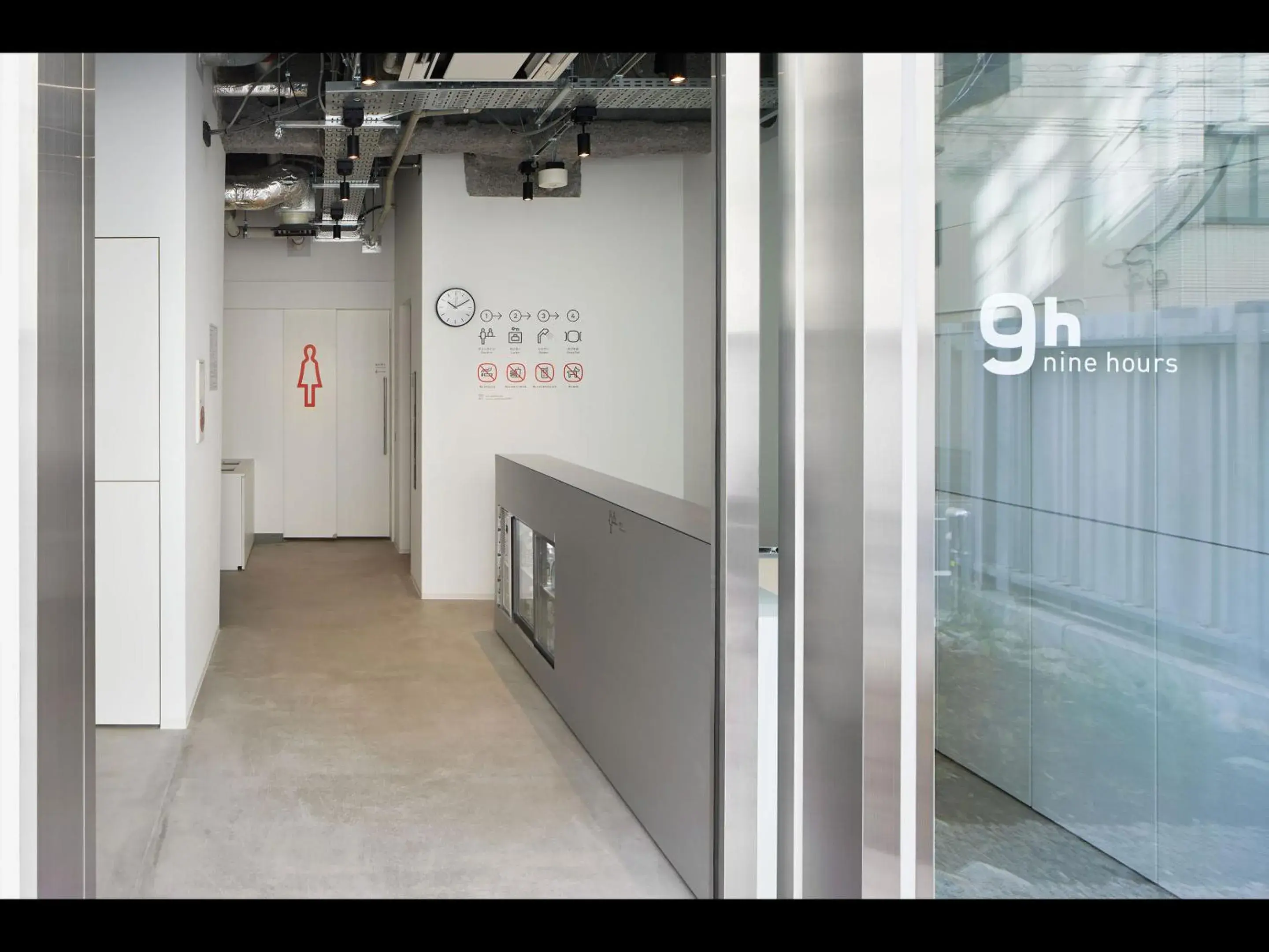Facade/entrance in 9h nine hours Hamamatsucho sleep lab Facade/entrance in 9h nine hours Hamamatsucho sleep lab