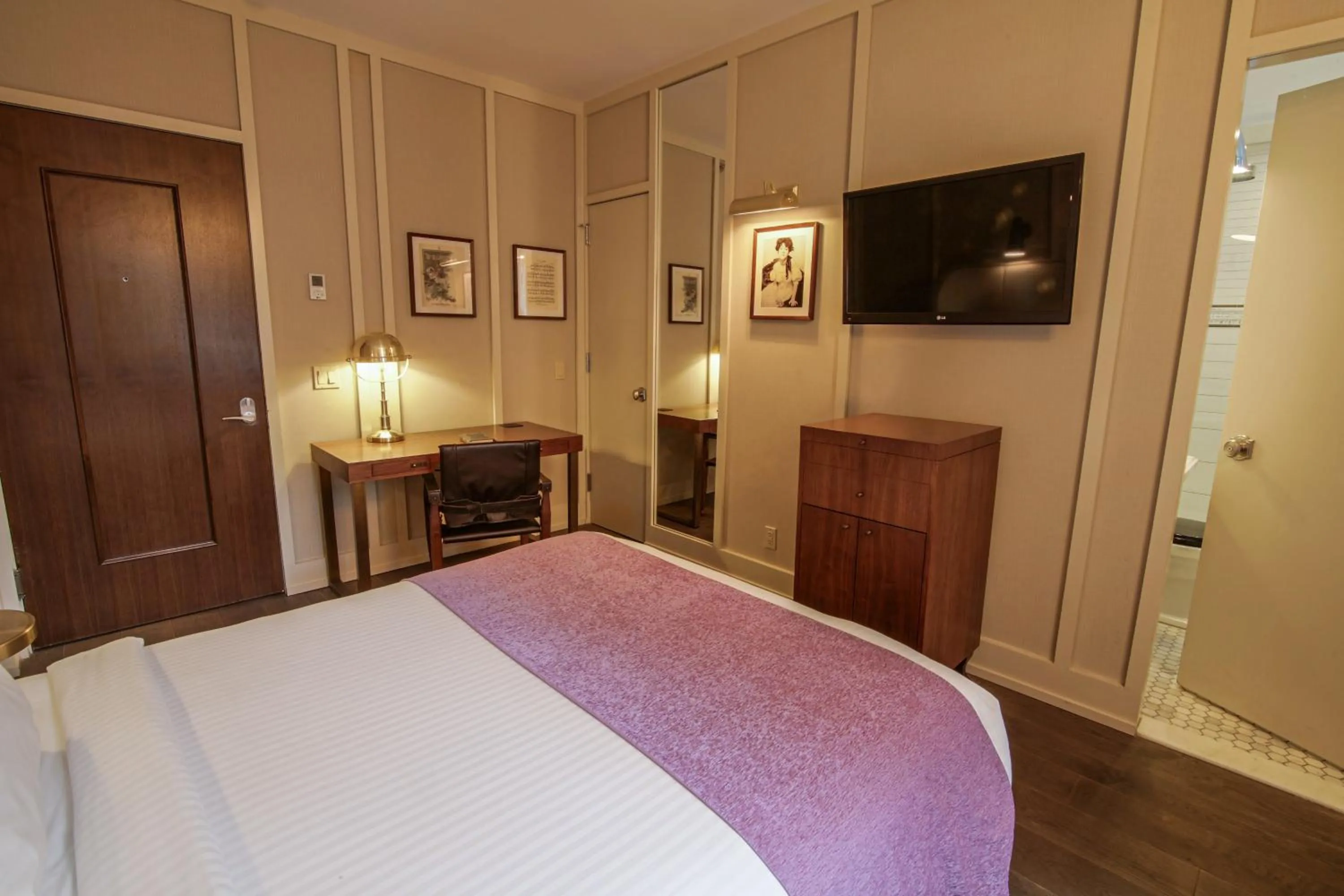 Bedroom, Bed in The Evelyn NoMad