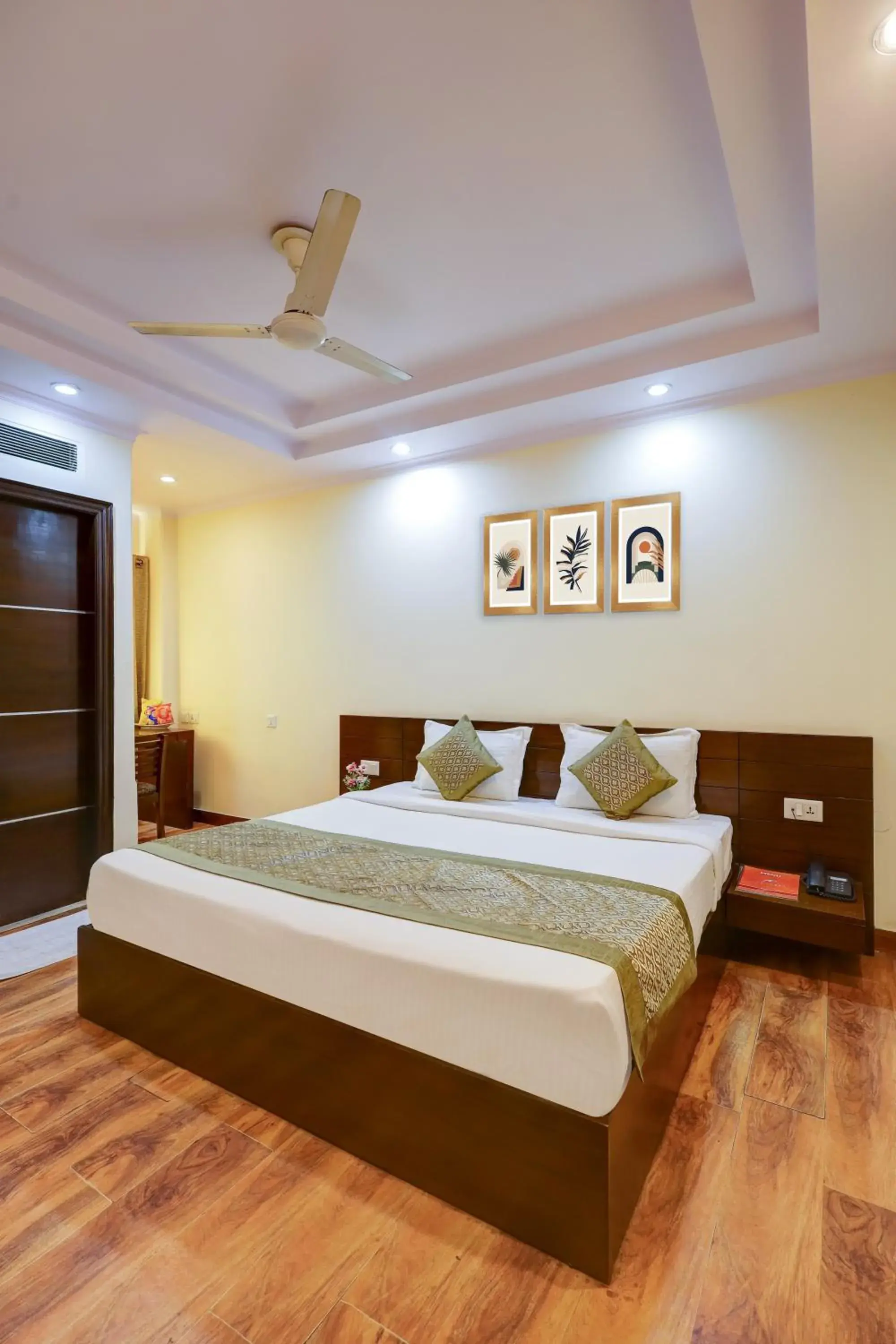 Premium Room in The Pearl- A Royal Residency Premium Room in The Pearl- A Royal Residency