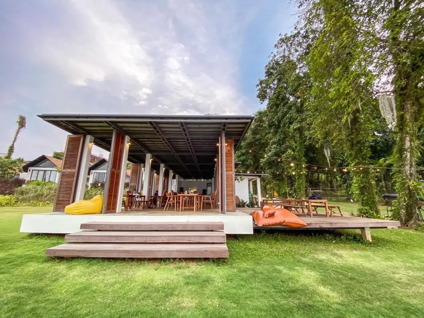 Restaurant/places to eat in Little Moon Villa Restaurant/places to eat in Little Moon Villa