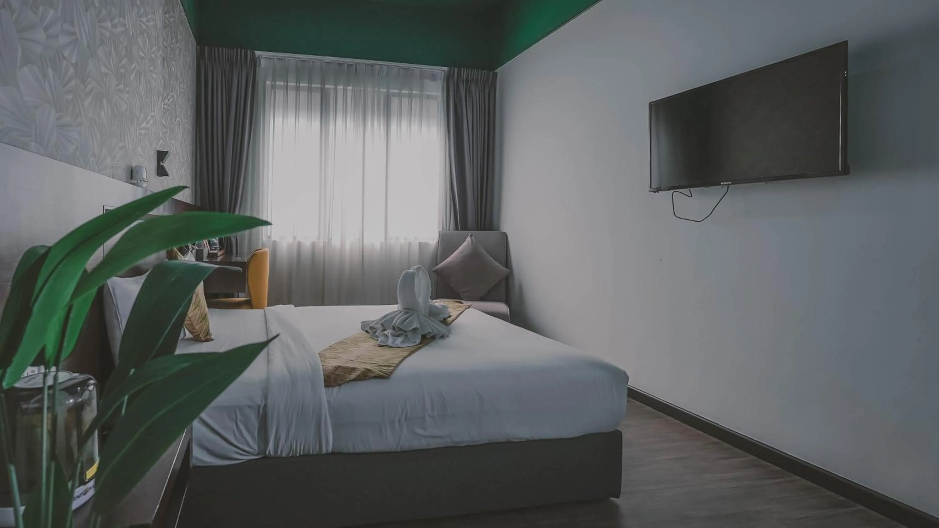 Communal lounge/ TV room, Bed in East Riverine Boutique Hotel