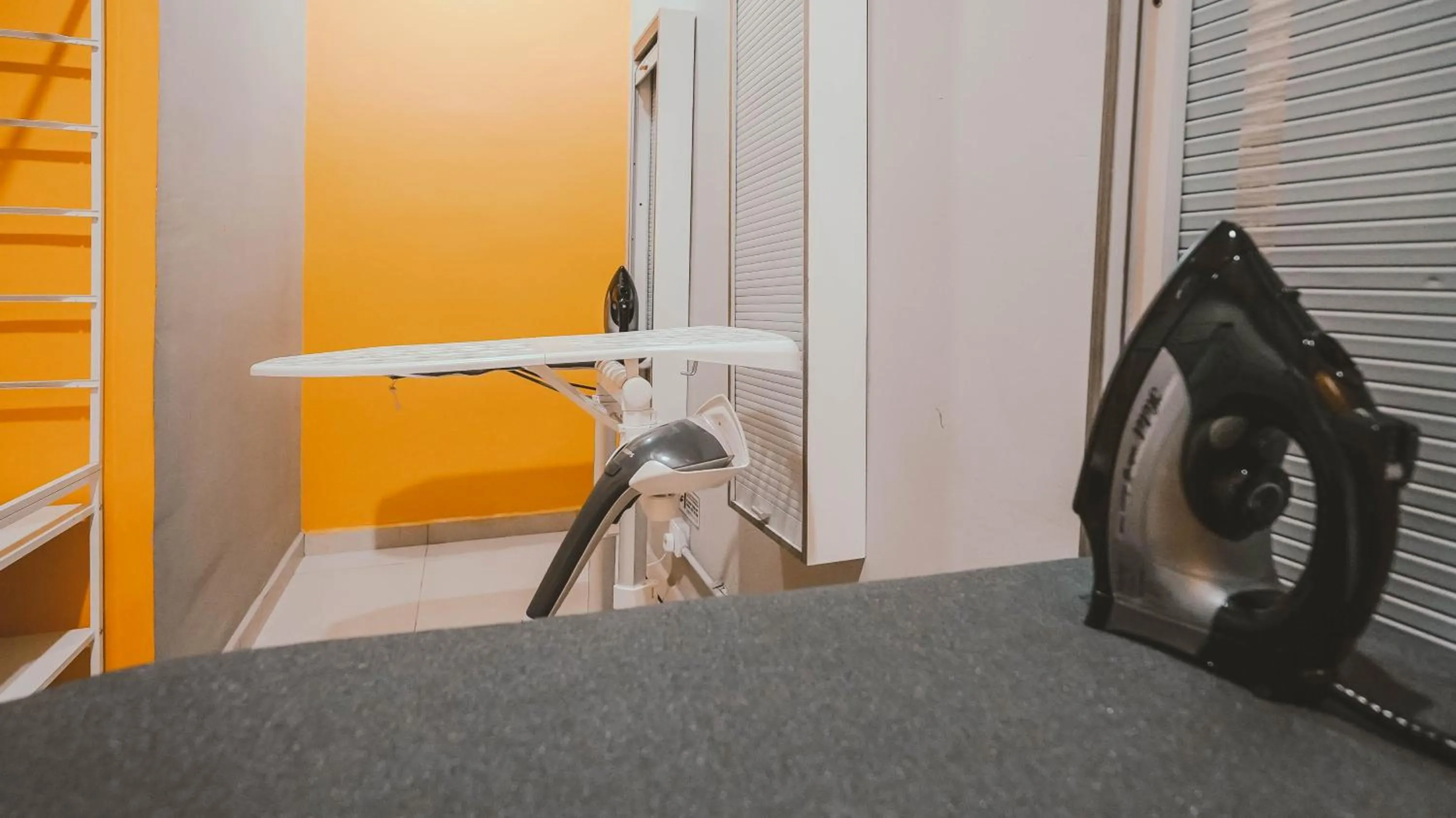 flat iron in East Riverine Boutique Hotel