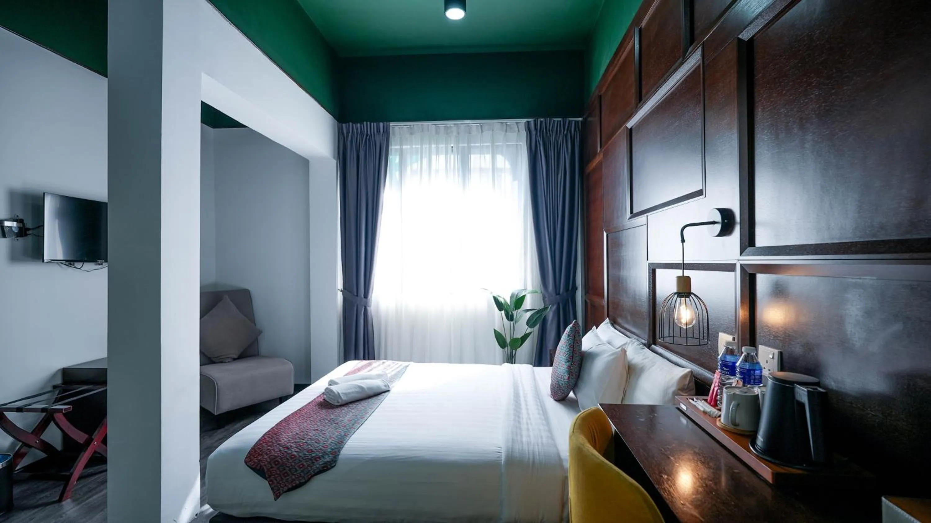 TV and multimedia, Bed in East Riverine Boutique Hotel