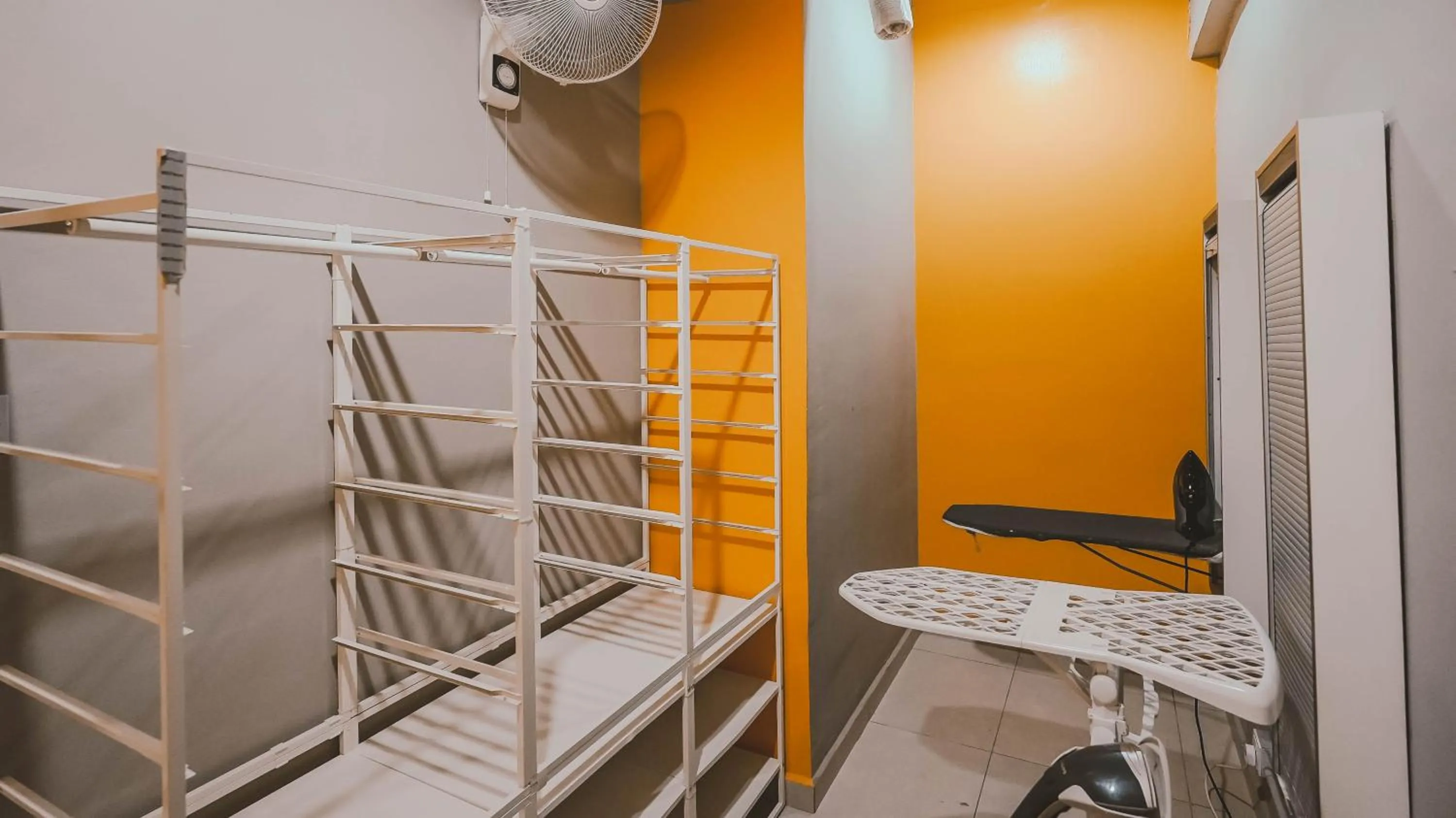 flat iron in East Riverine Boutique Hotel