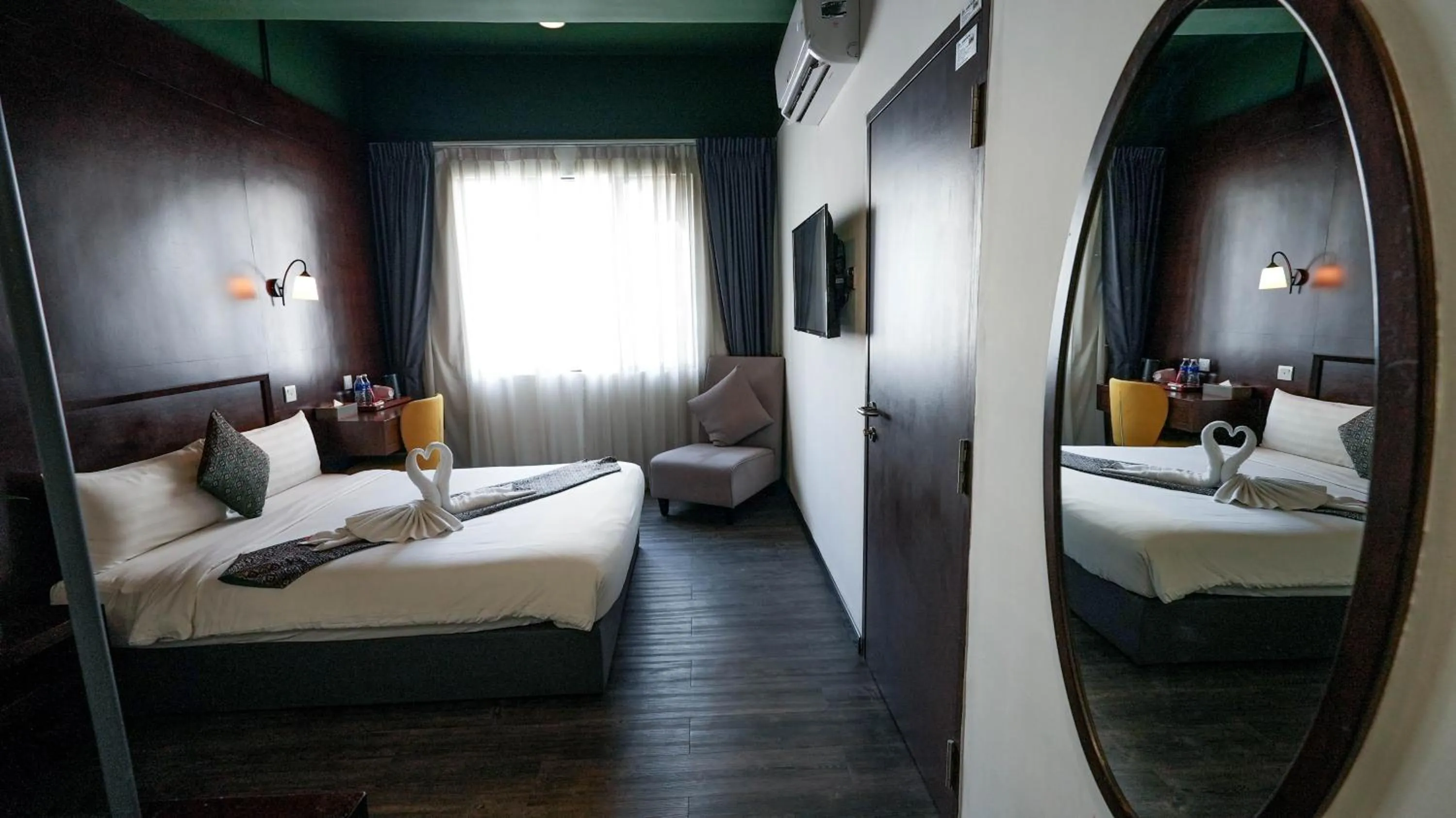 Photo of the whole room, Bed in East Riverine Boutique Hotel