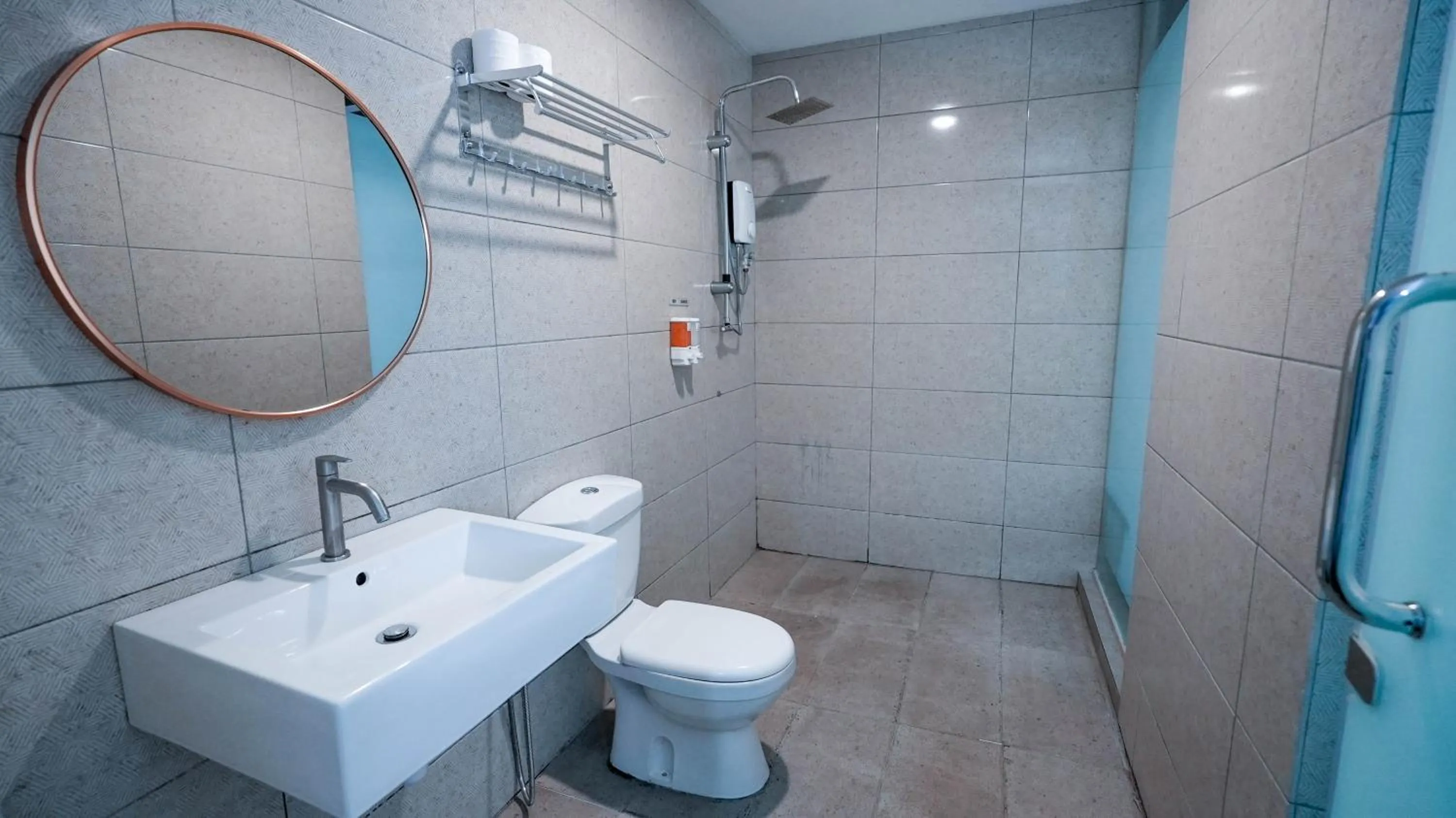 Shower in East Riverine Boutique Hotel